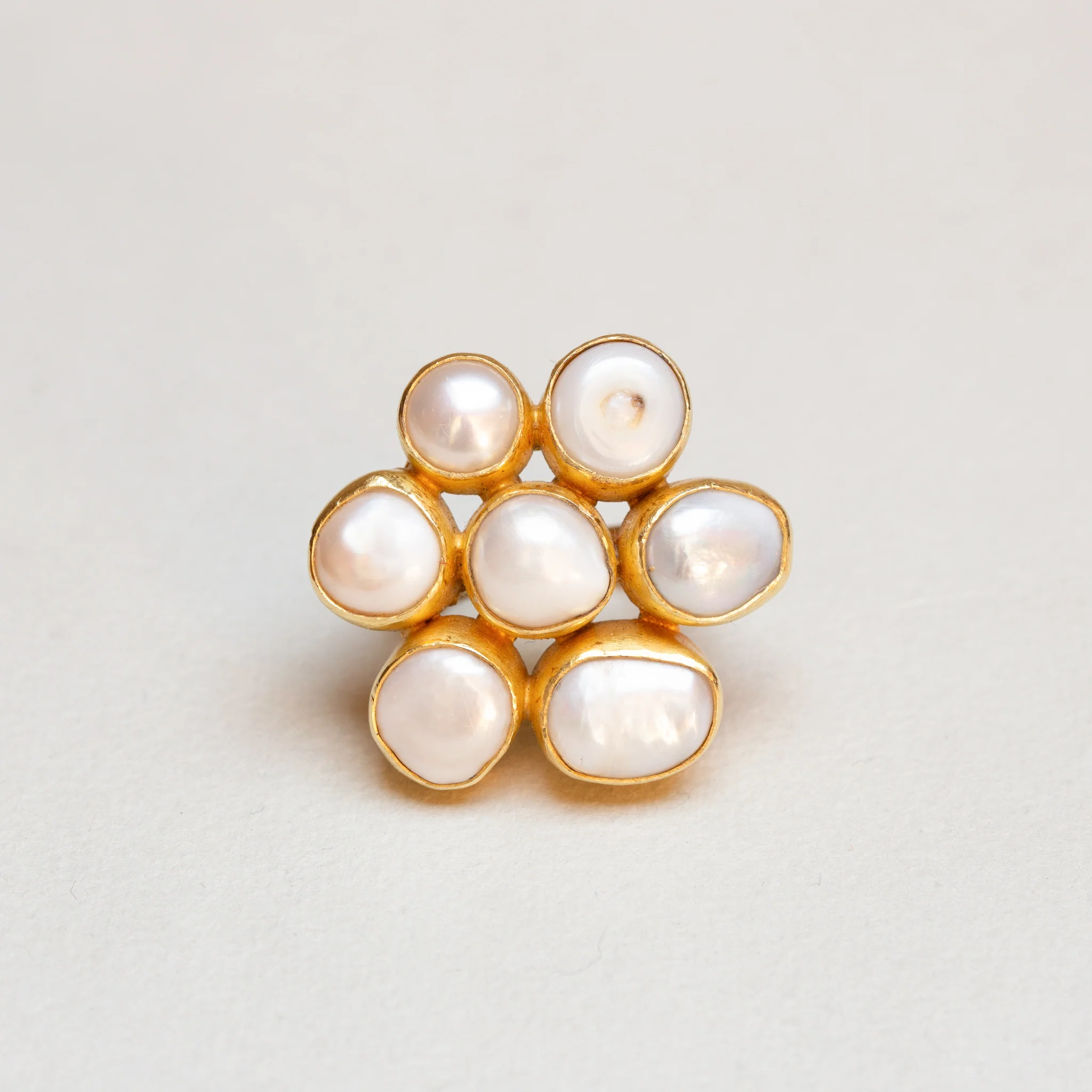 Vintage 18ct Gold Moonlight Ring with Fresh Pearls - Image 3