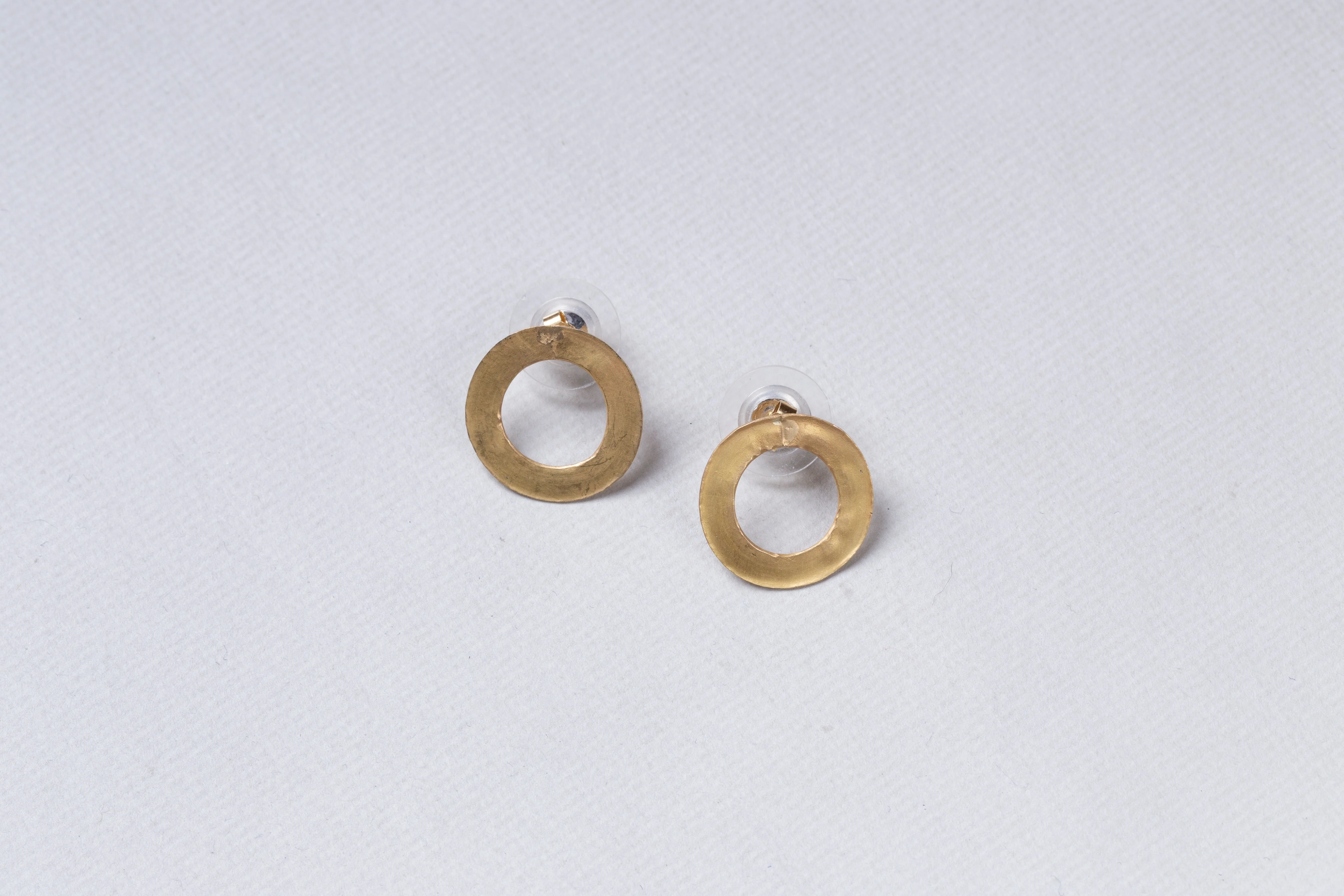 18ct Gold Single Link Stud Earrings - Image 2