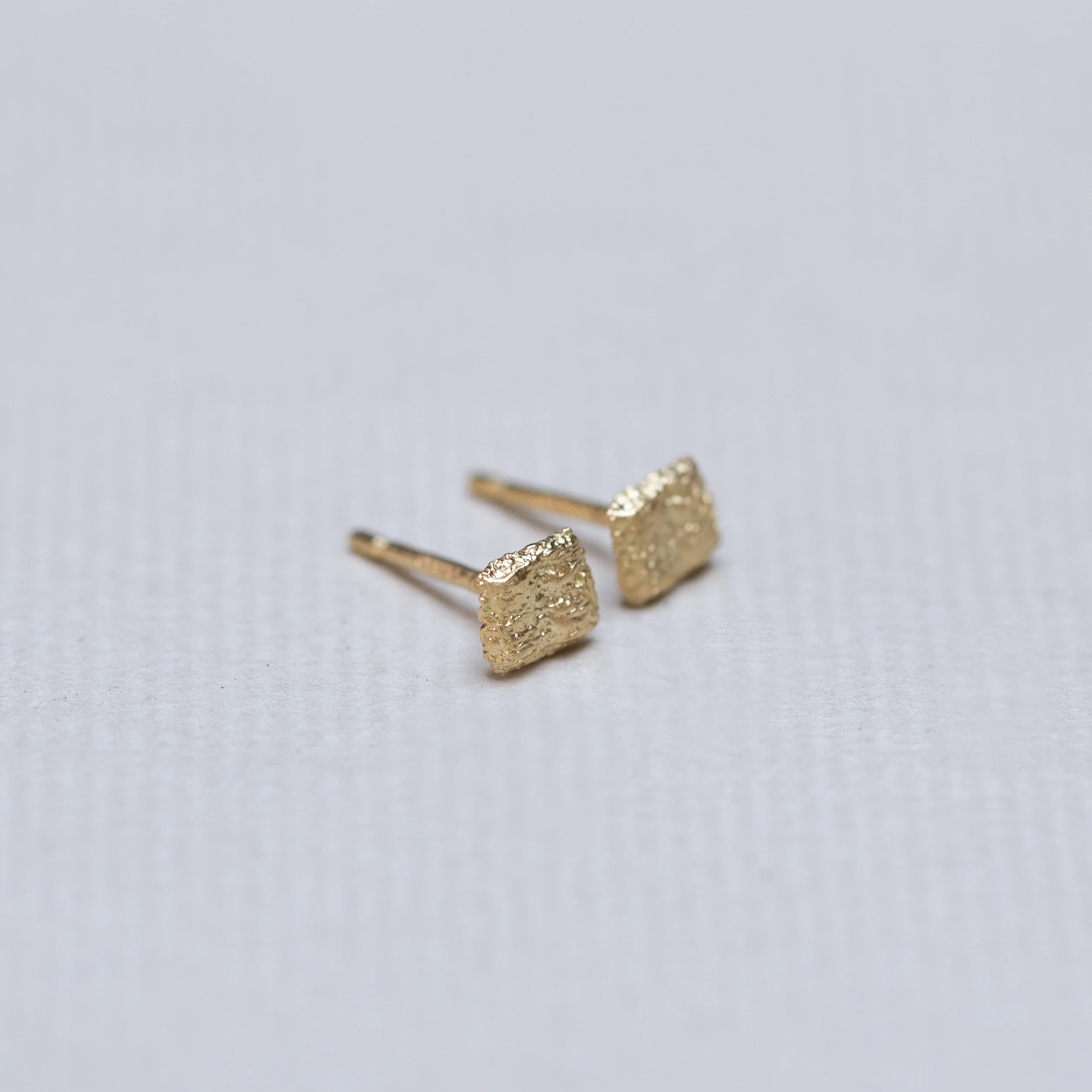 18ct Gold Square Stud Earrings - Image 4