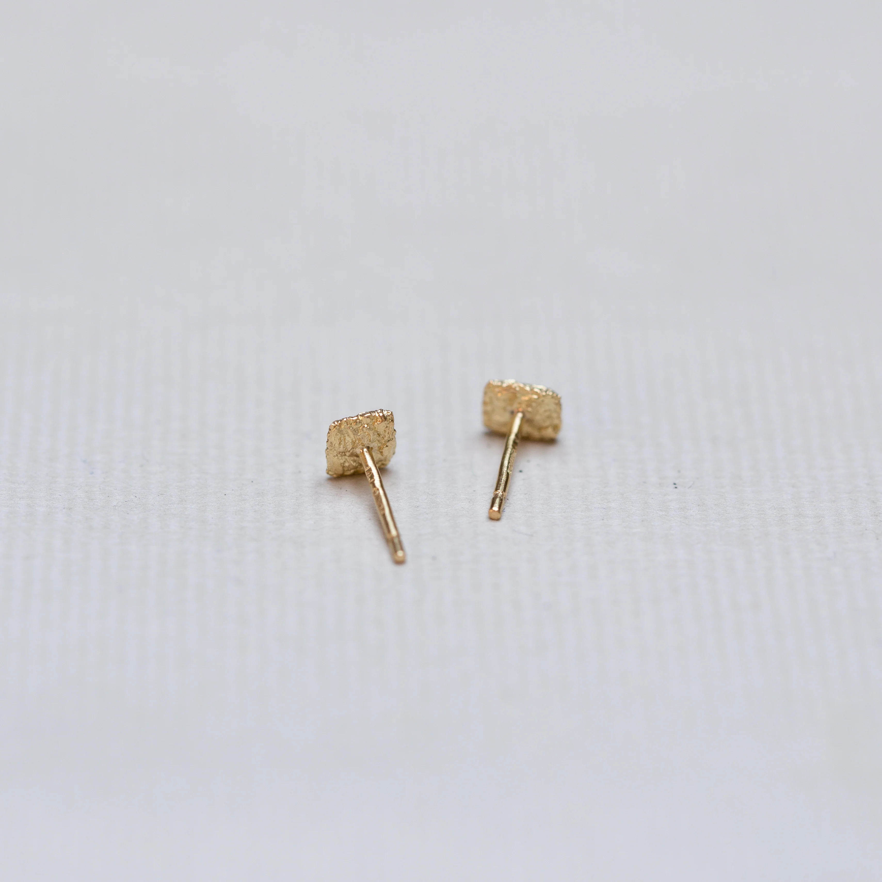 18ct Gold Square Stud Earrings - Image 5