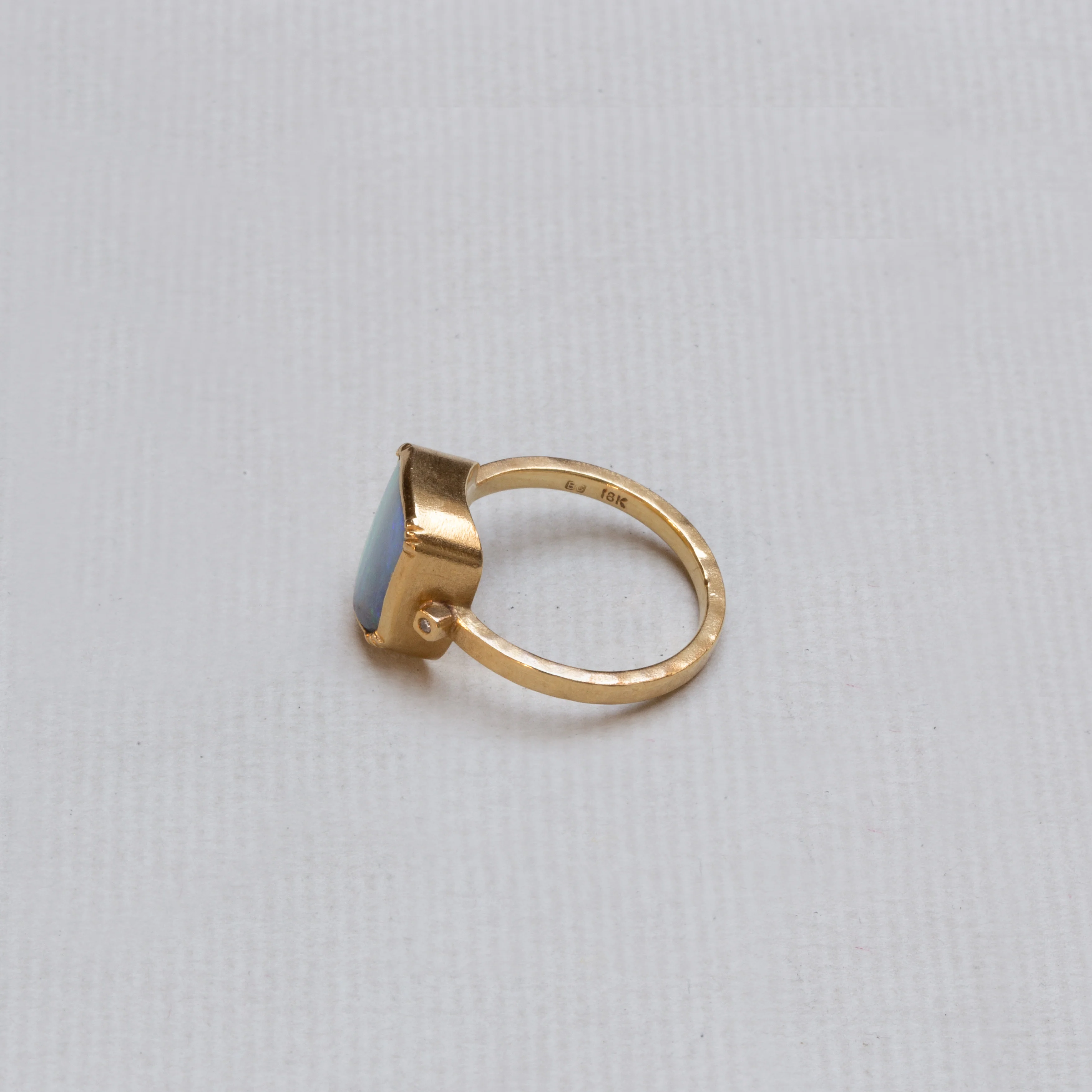 18ct Gold Opal Ring - Image 2