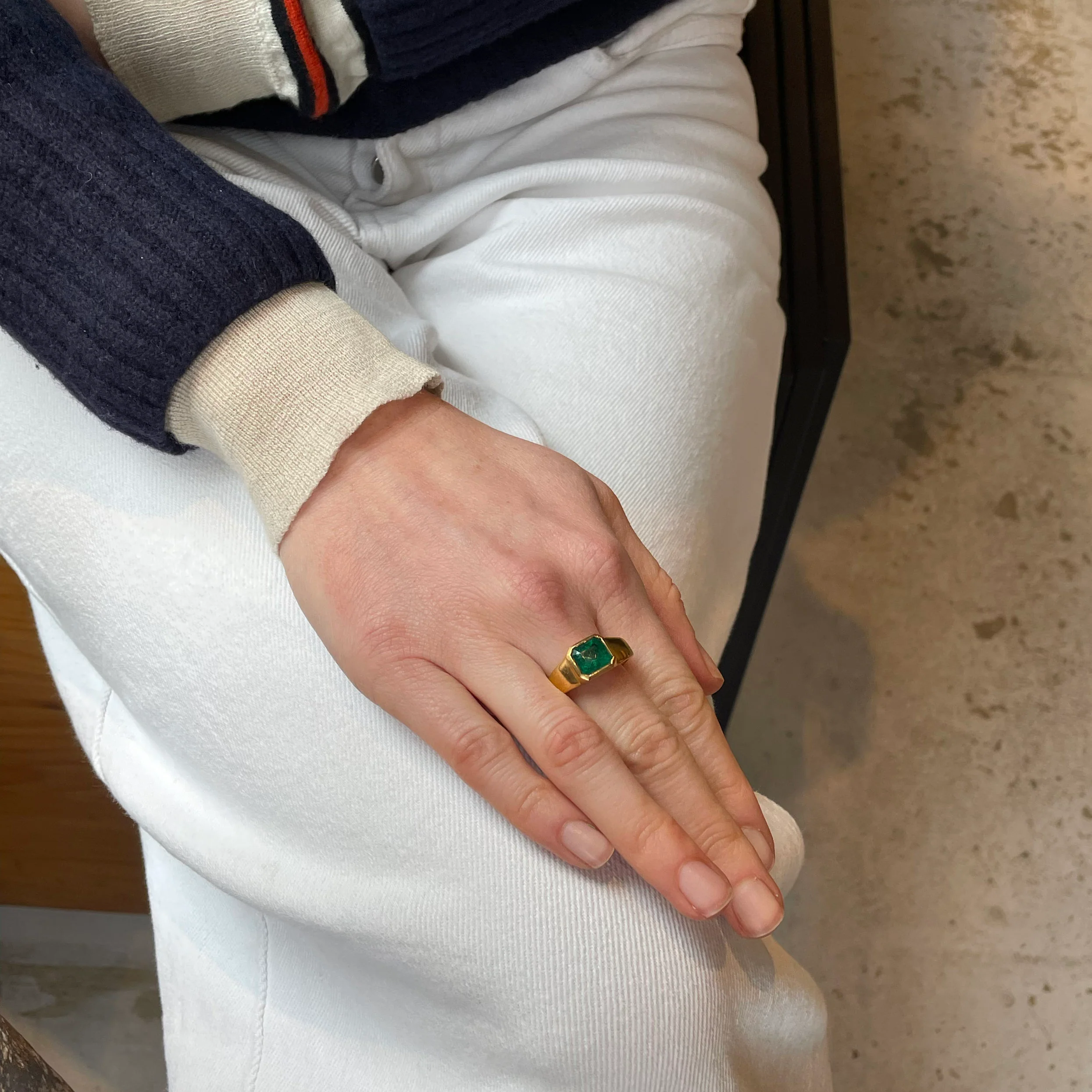 22ct Gold Emerald Ring - Image 2