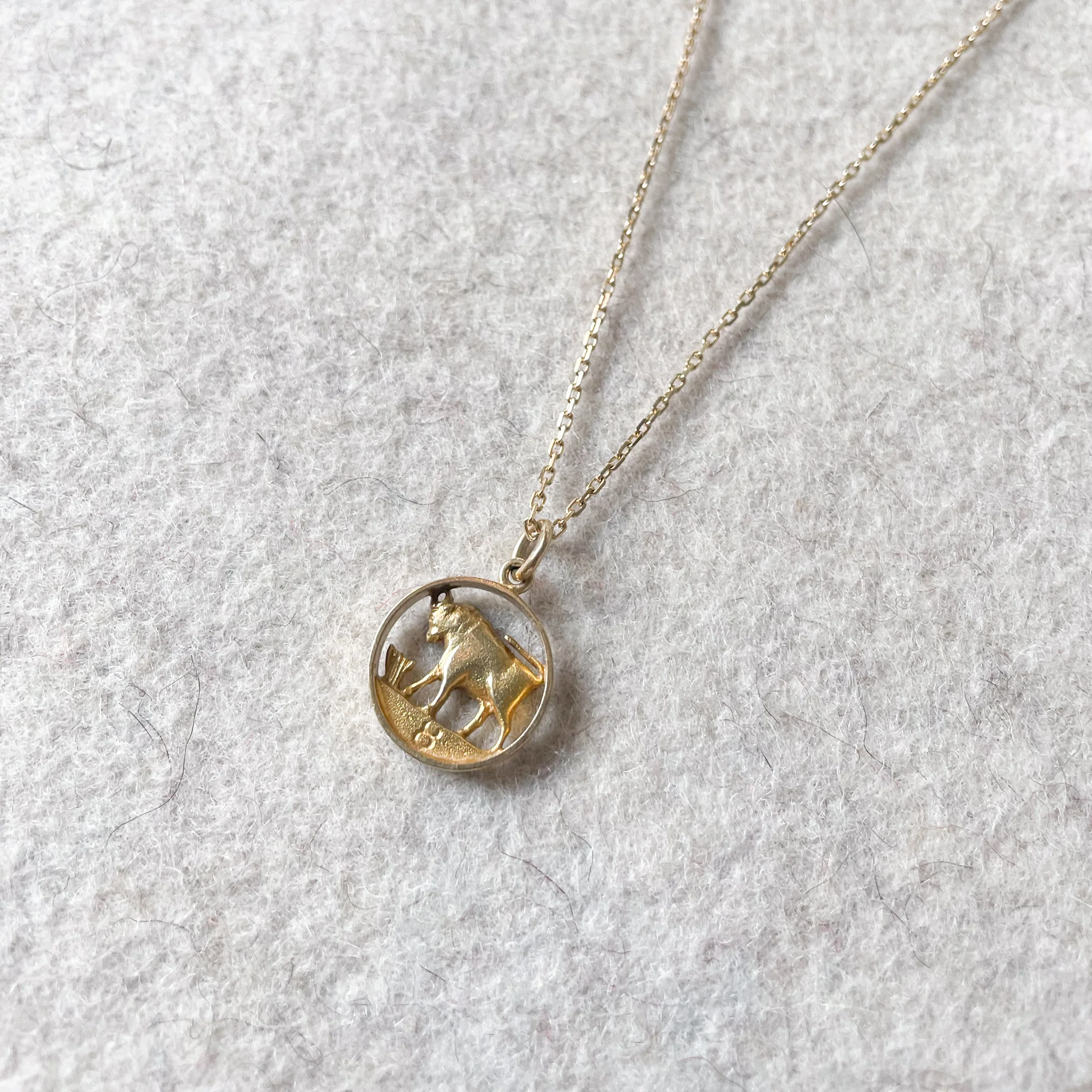 Vintage 9ct Gold Taurus Pendant Charm - Image 4