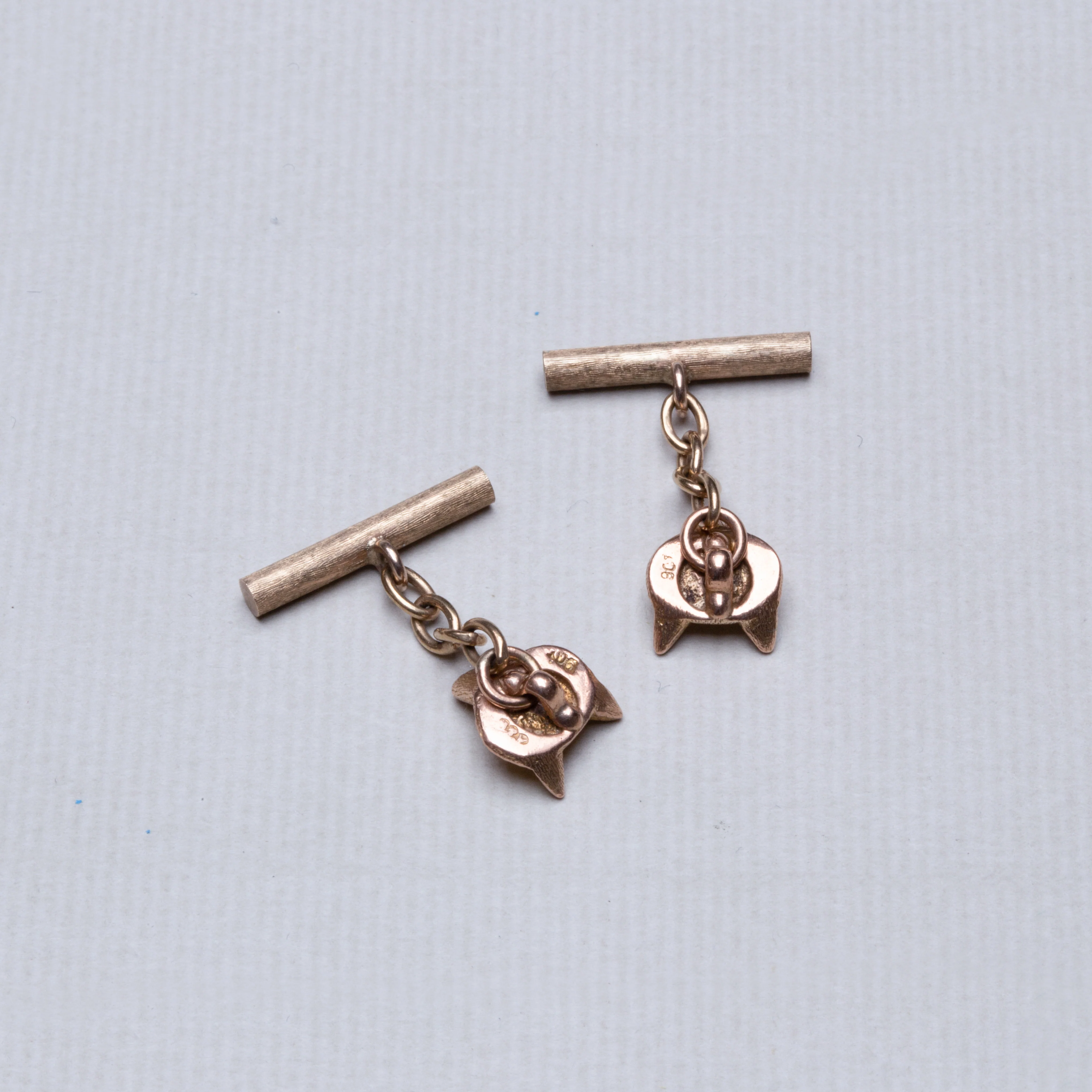 9ct Gold Vintage Fox Cufflink - Image 3
