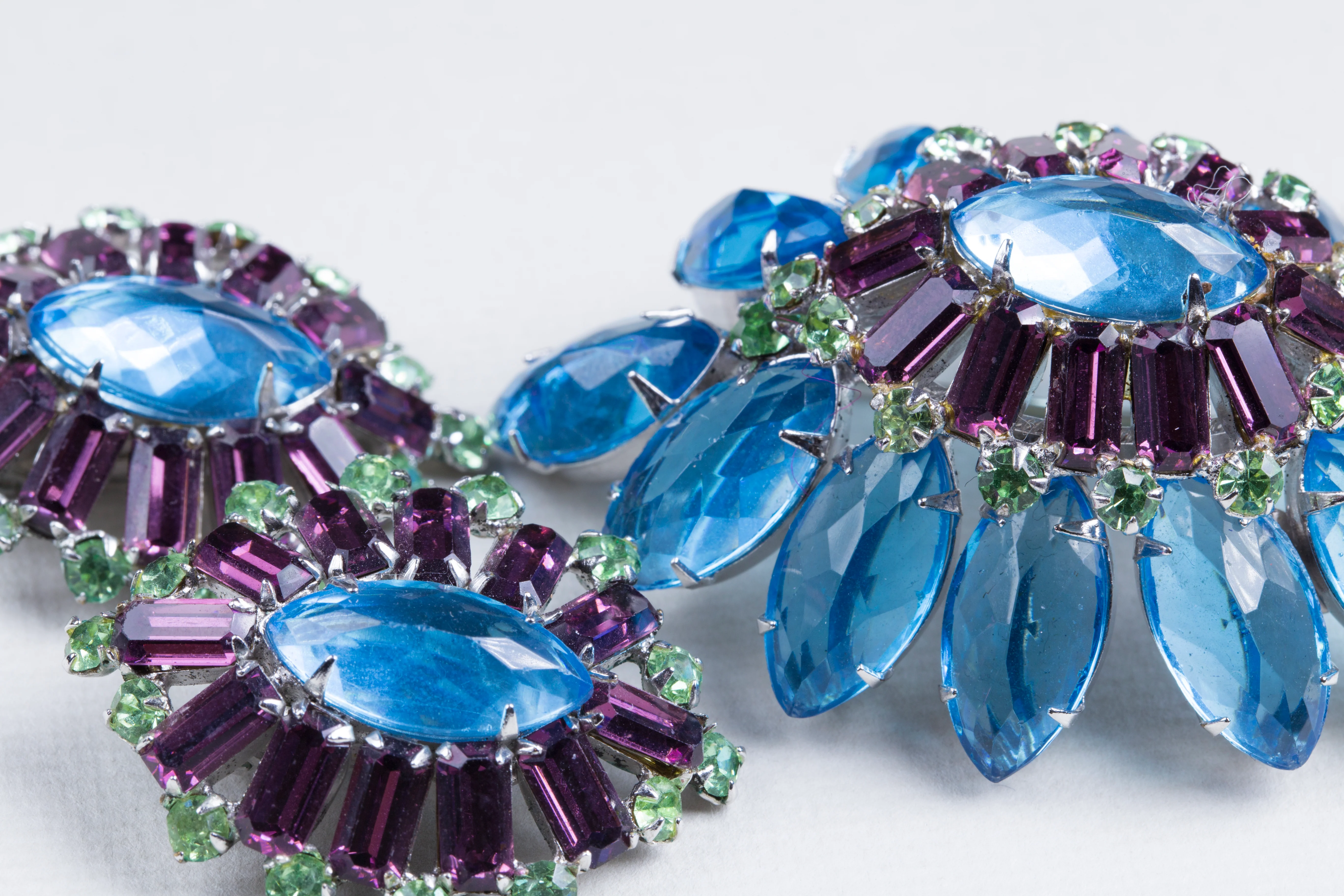 Vintage Rhinestone Brooch and Earrings - Image 3