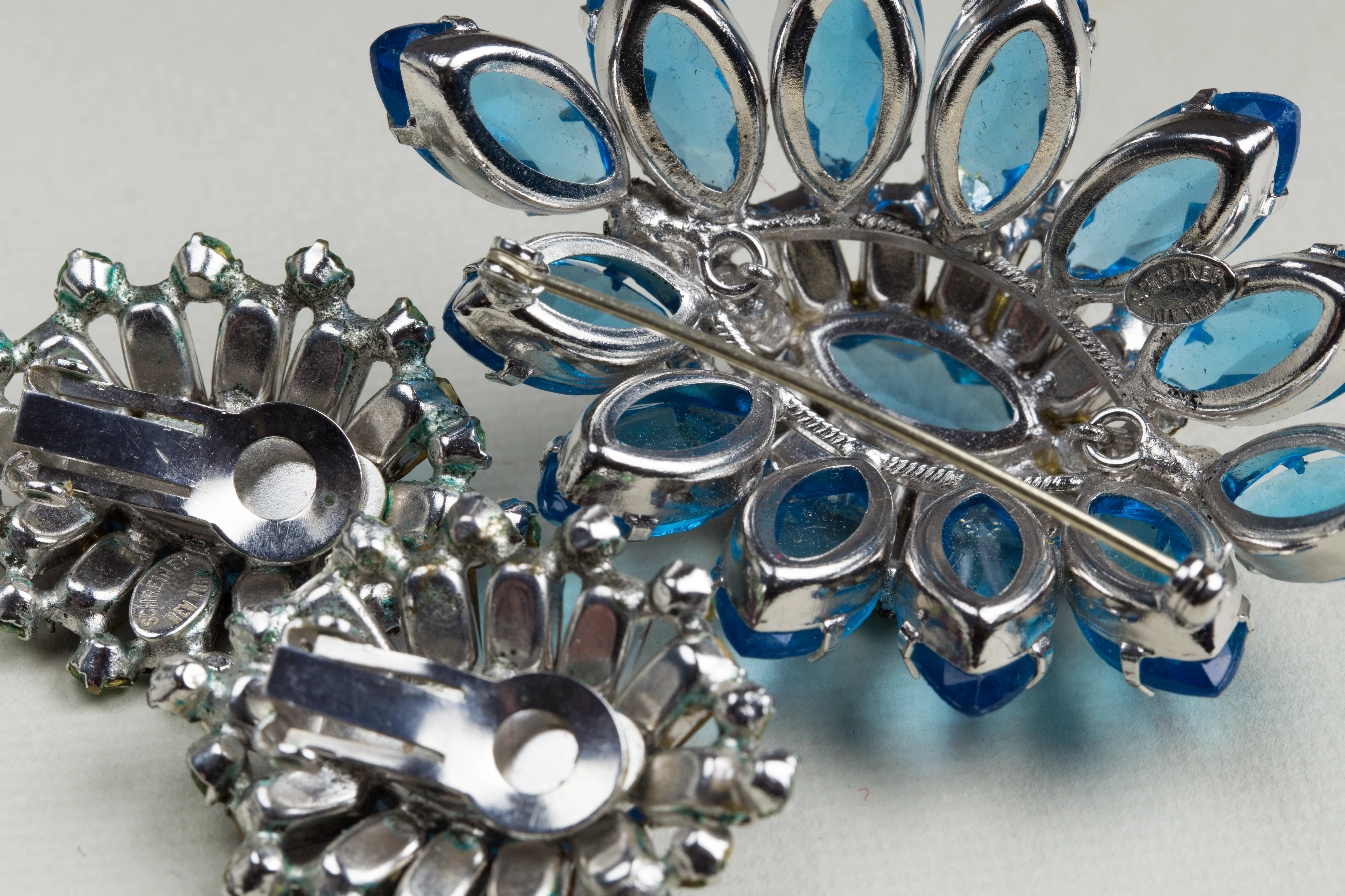 Vintage Rhinestone Brooch and Earrings - Image 4