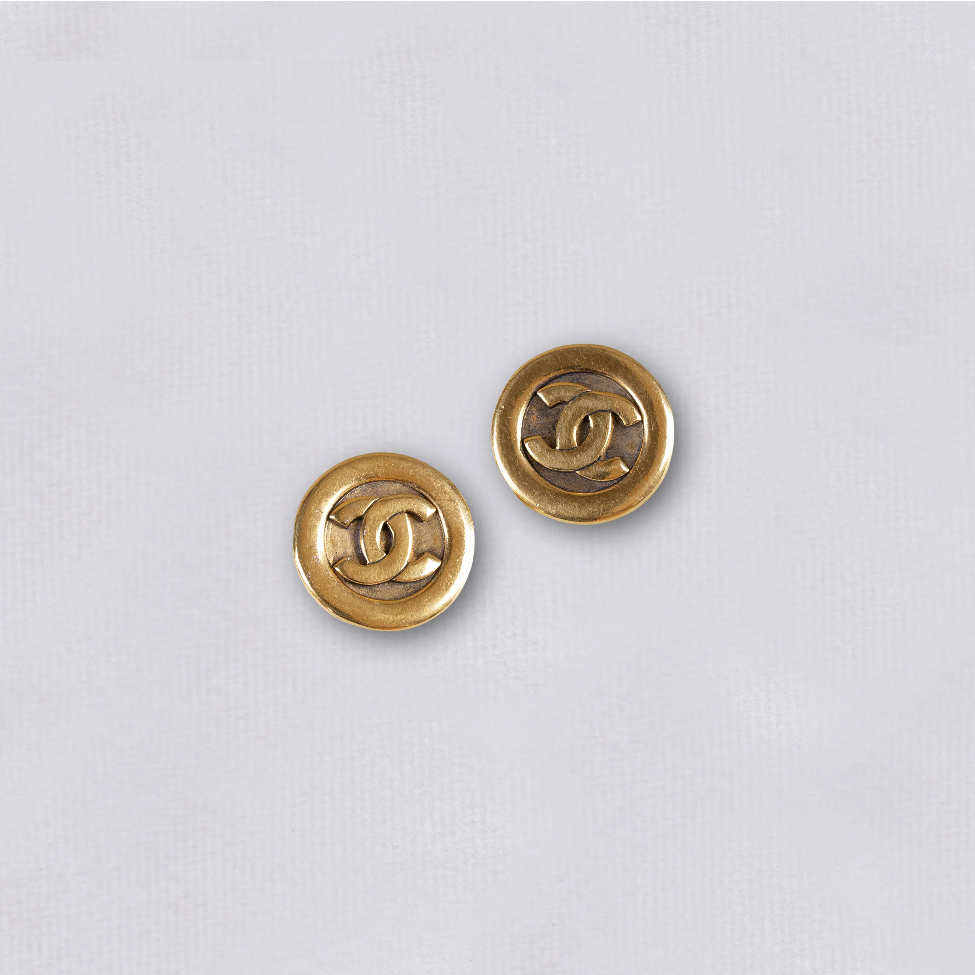 Vintage Chanel Gold Clip-on Earrings - Image 2