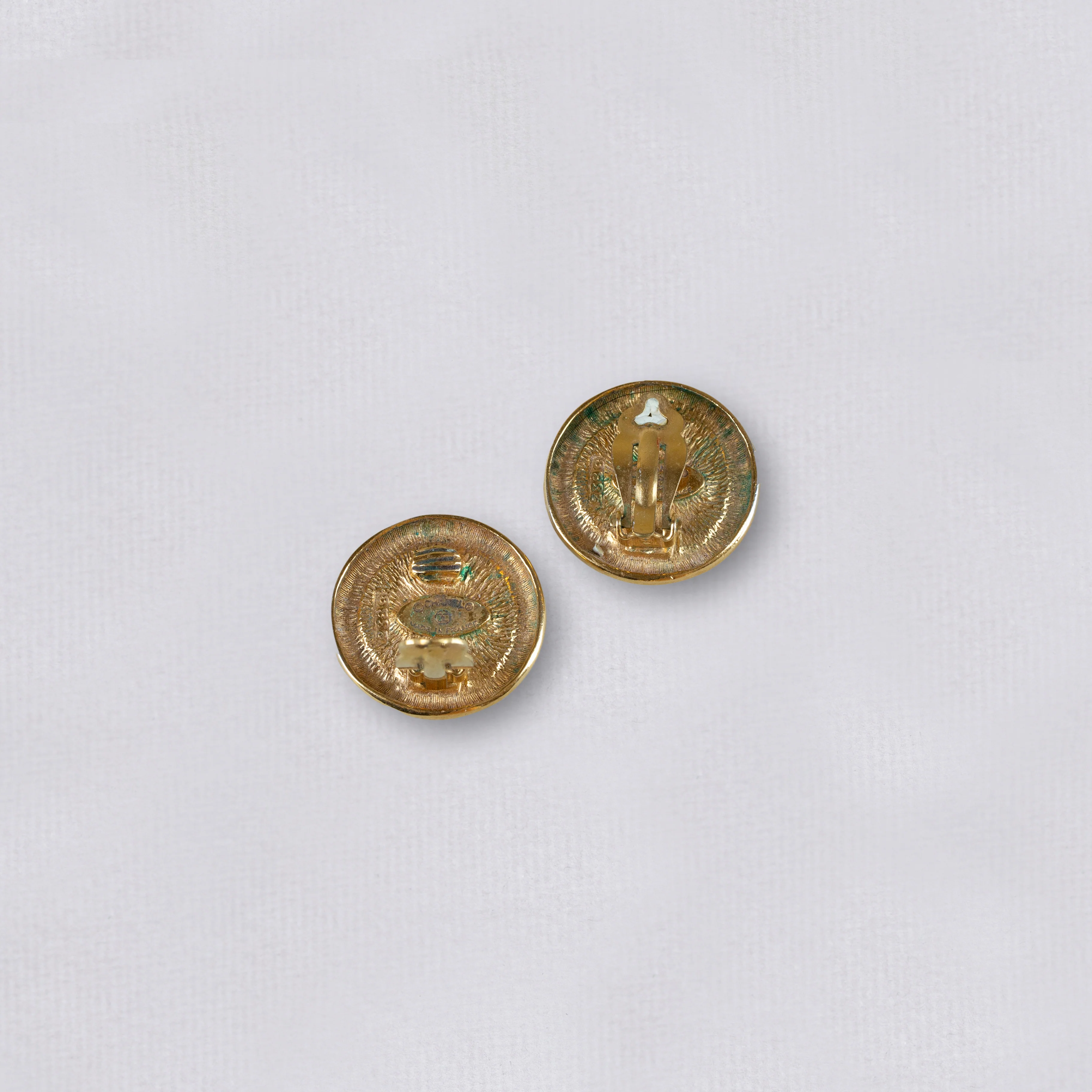 Vintage Chanel Gold Clip-on Earrings - Image 3