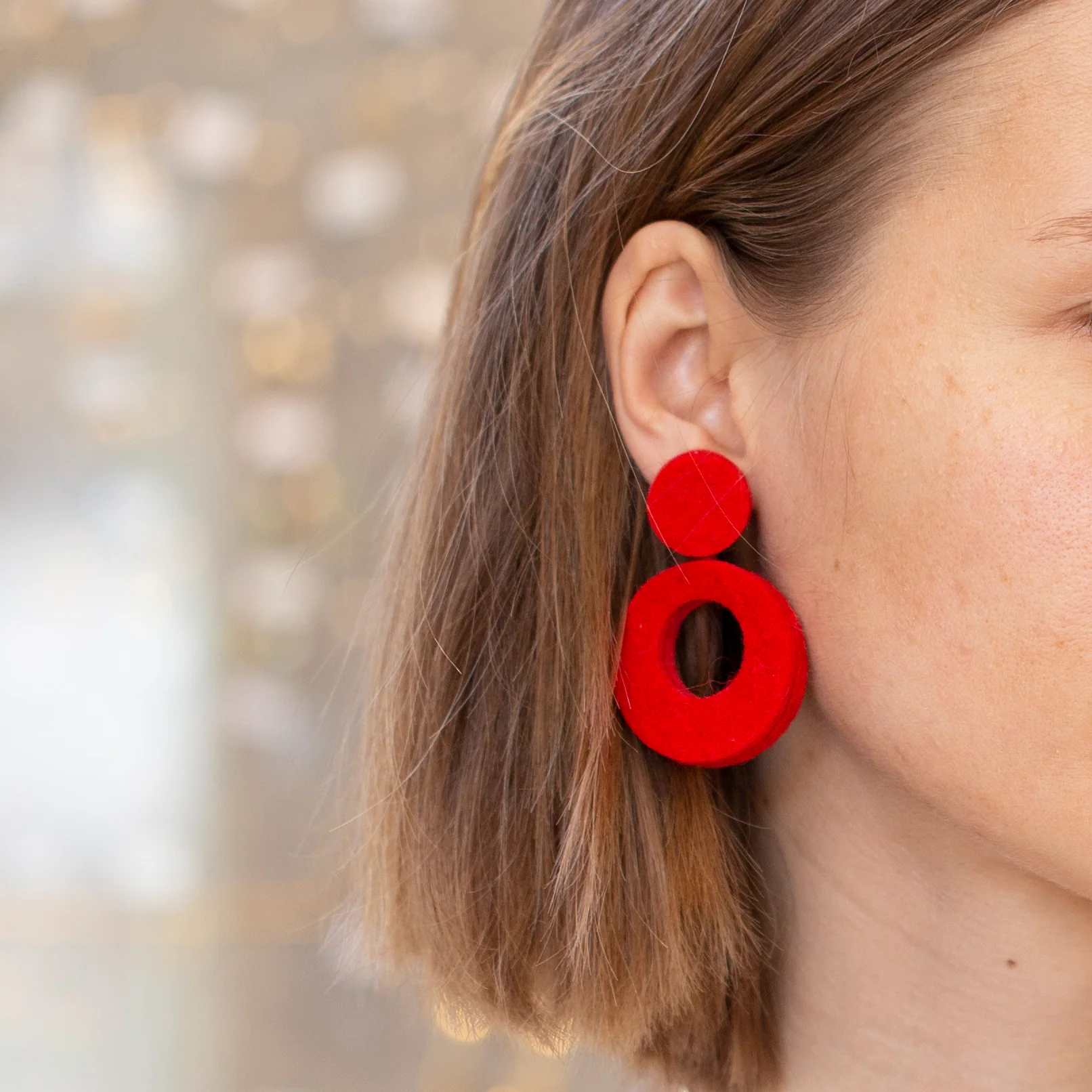Felt Circle Stud Earrings [Blue/Red/Green] - Image 2