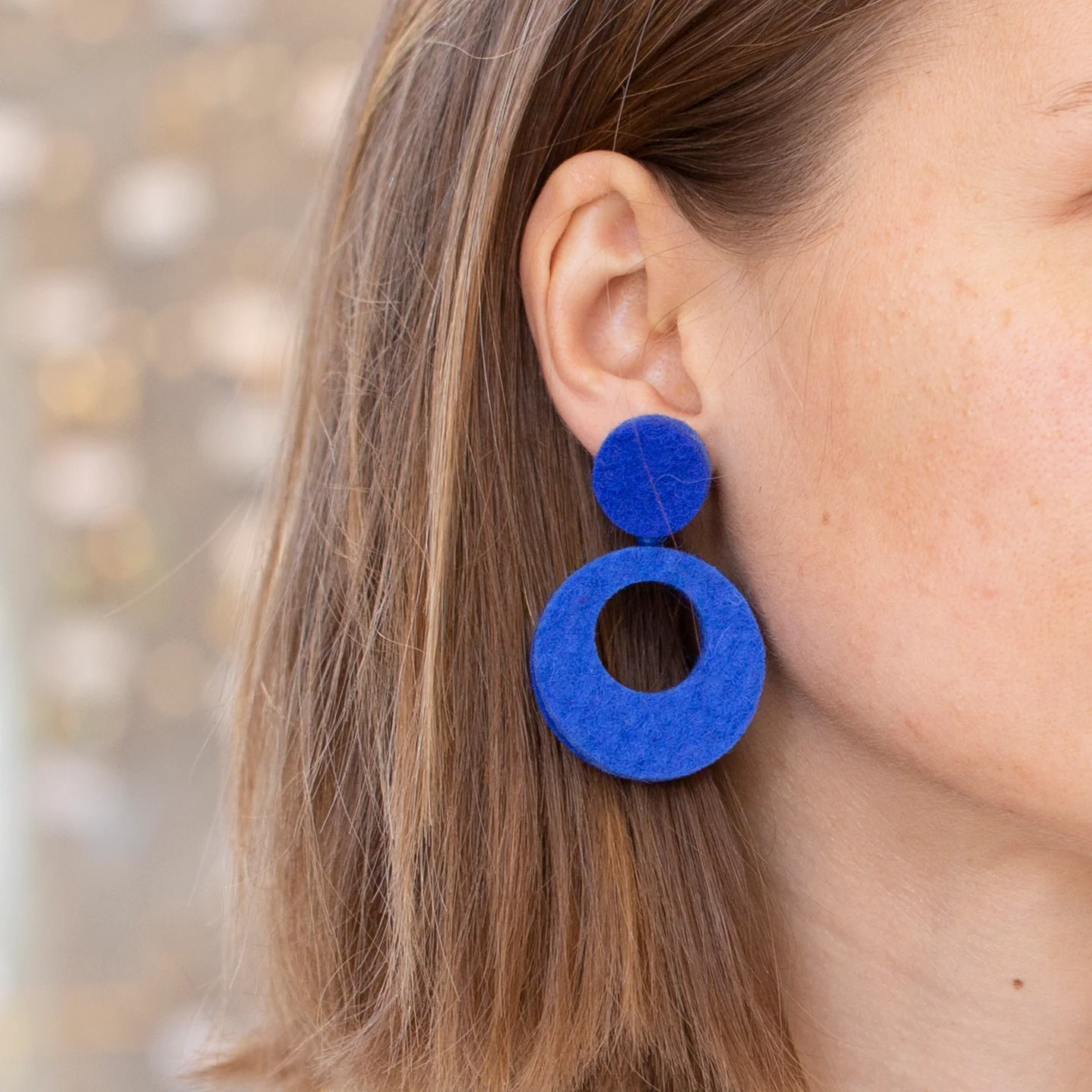 Felt Circle Stud Earrings [Blue/Red/Green] - Image 3