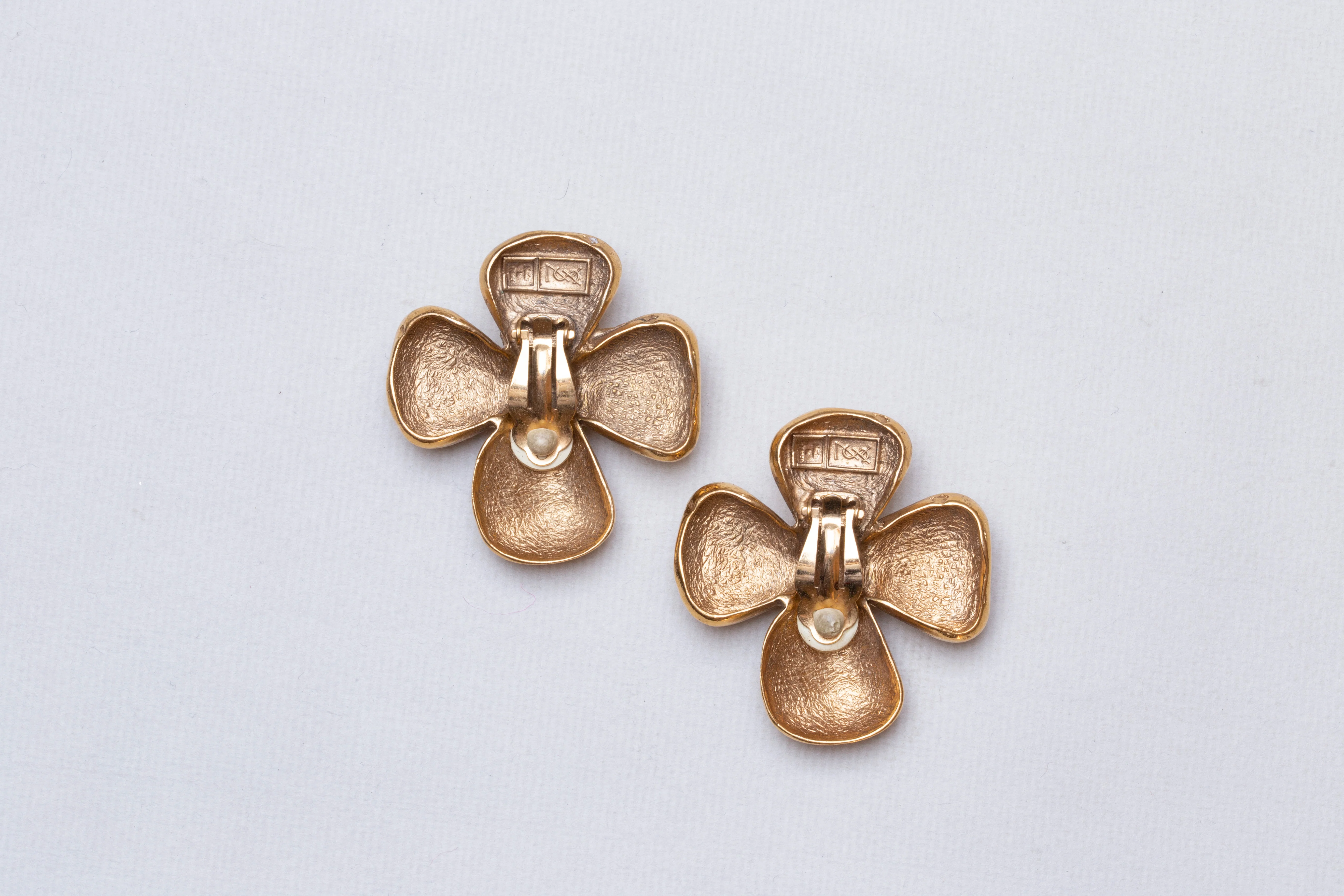 Vintage Gold Flower Clip-on Earrings - Image 4