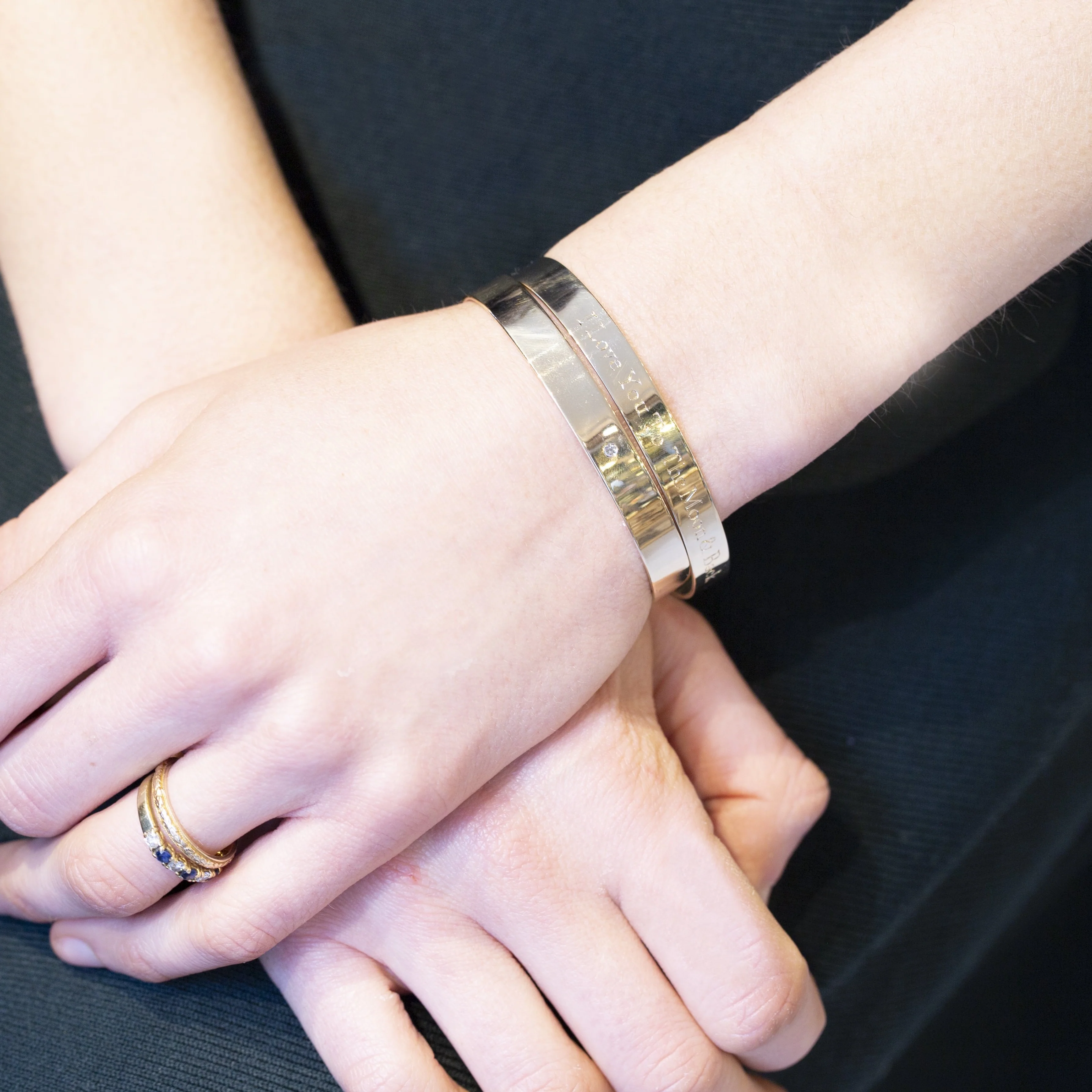 9ct Gold Open Flat Bangle Bracelet - Image 2