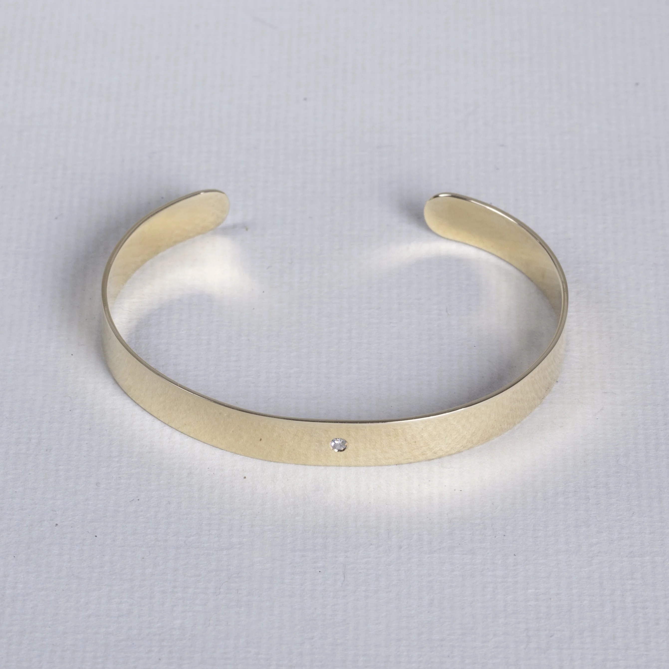9ct Gold Open Flat Bangle Bracelet - Image 3