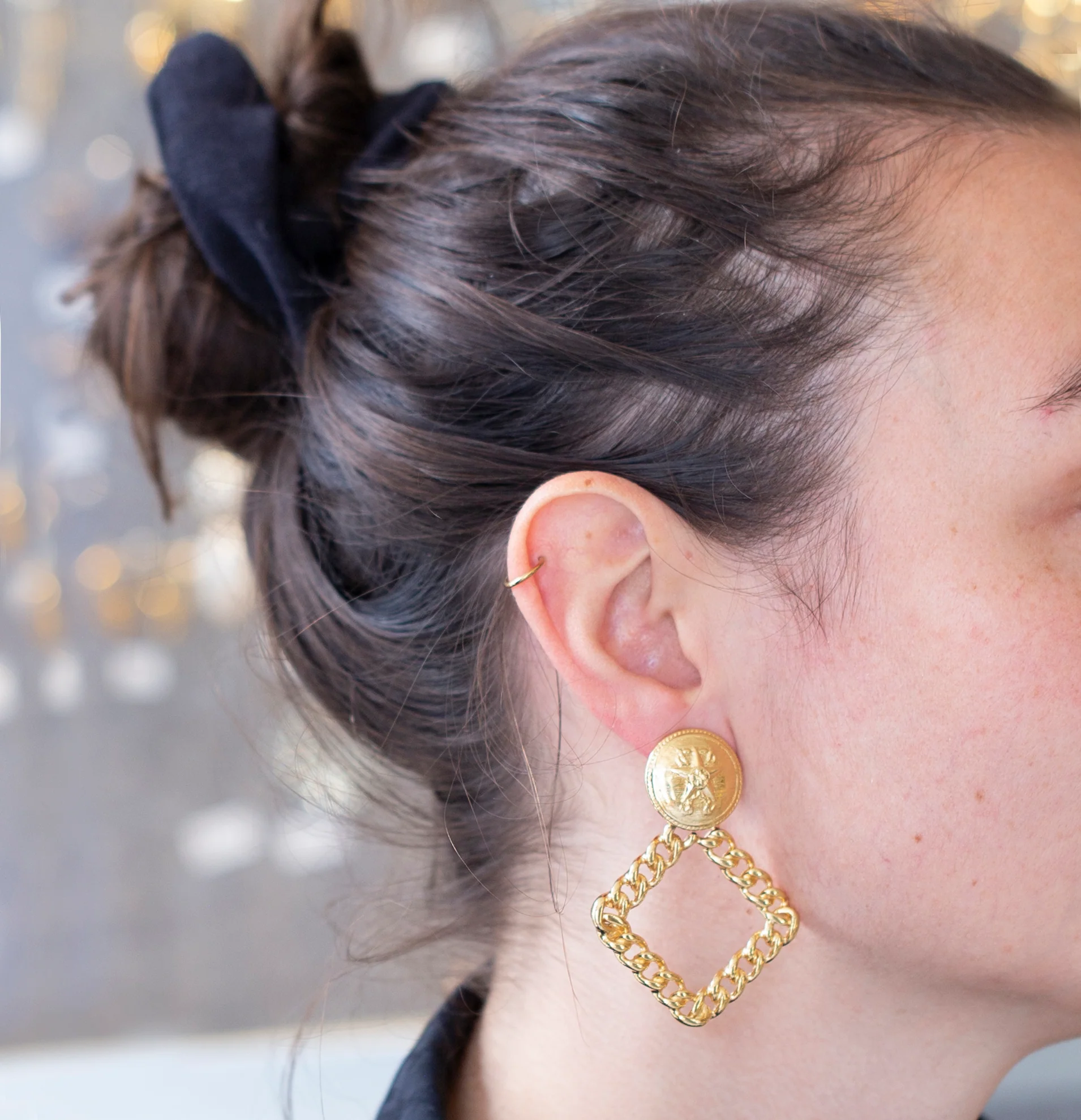 Vintage Gold Chain Square Drop Clip-on Earrings - Image 2