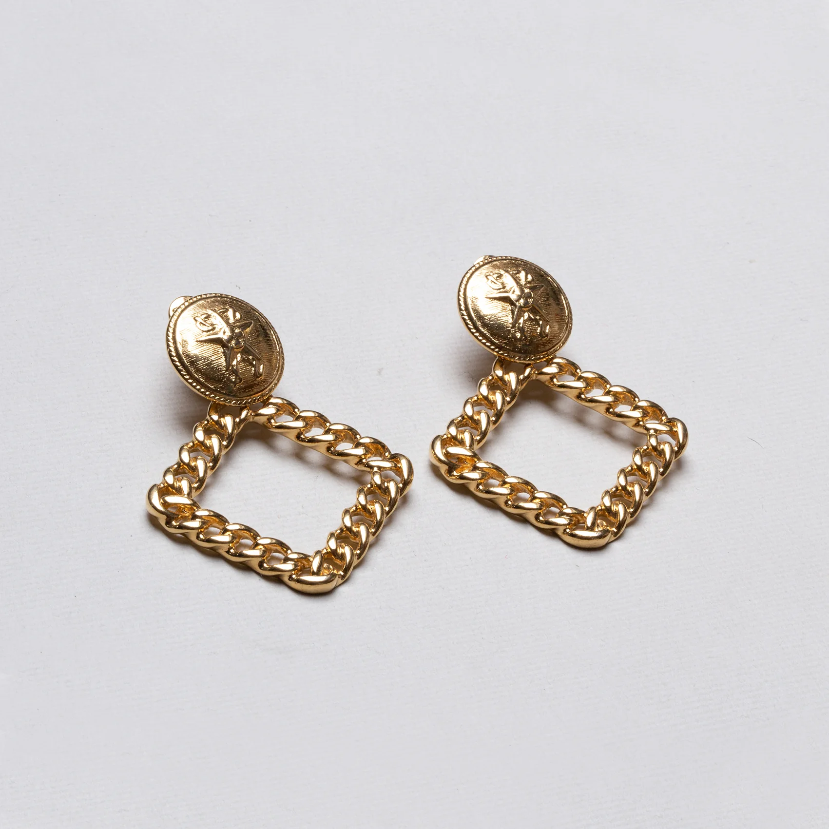 Vintage Gold Chain Square Drop Clip-on Earrings - Image 4