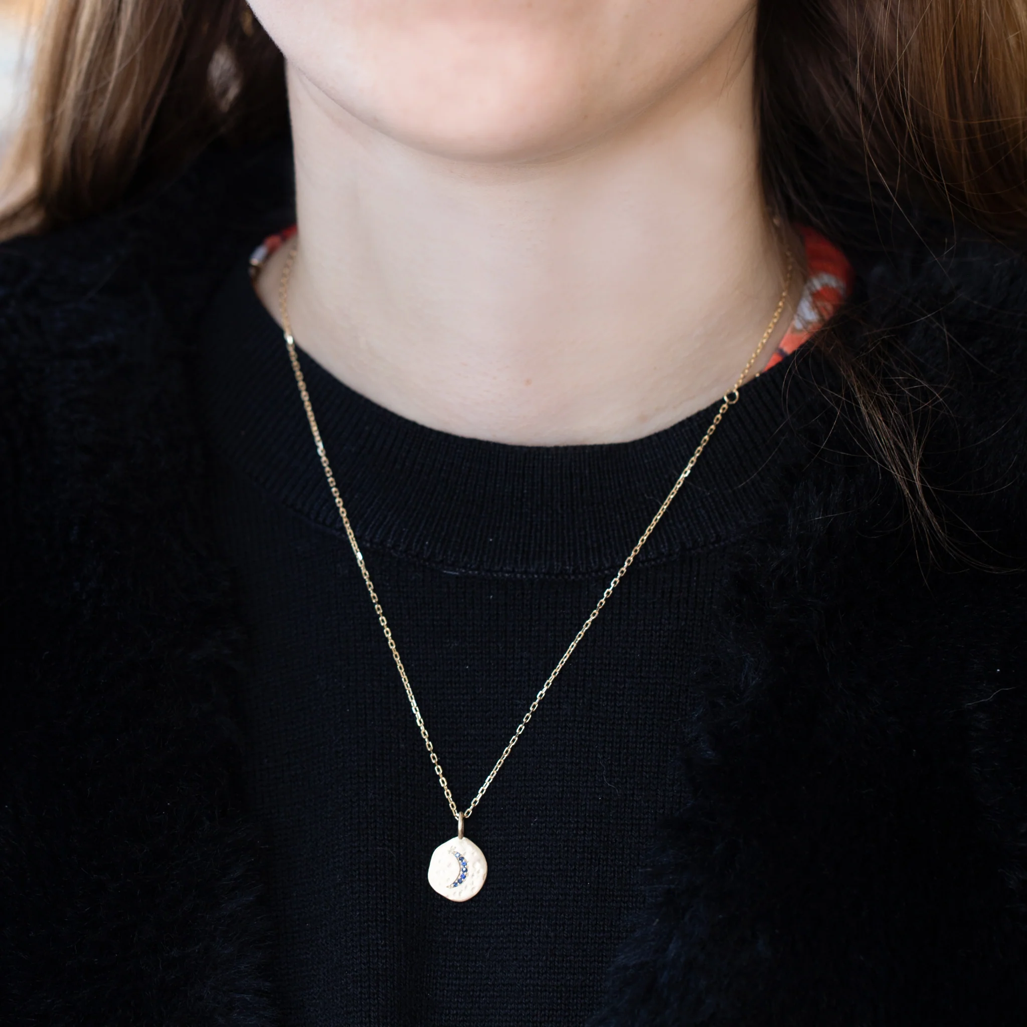 18ct Textured Gold Moon Crescent Charm with Blue Sapphire - Image 3