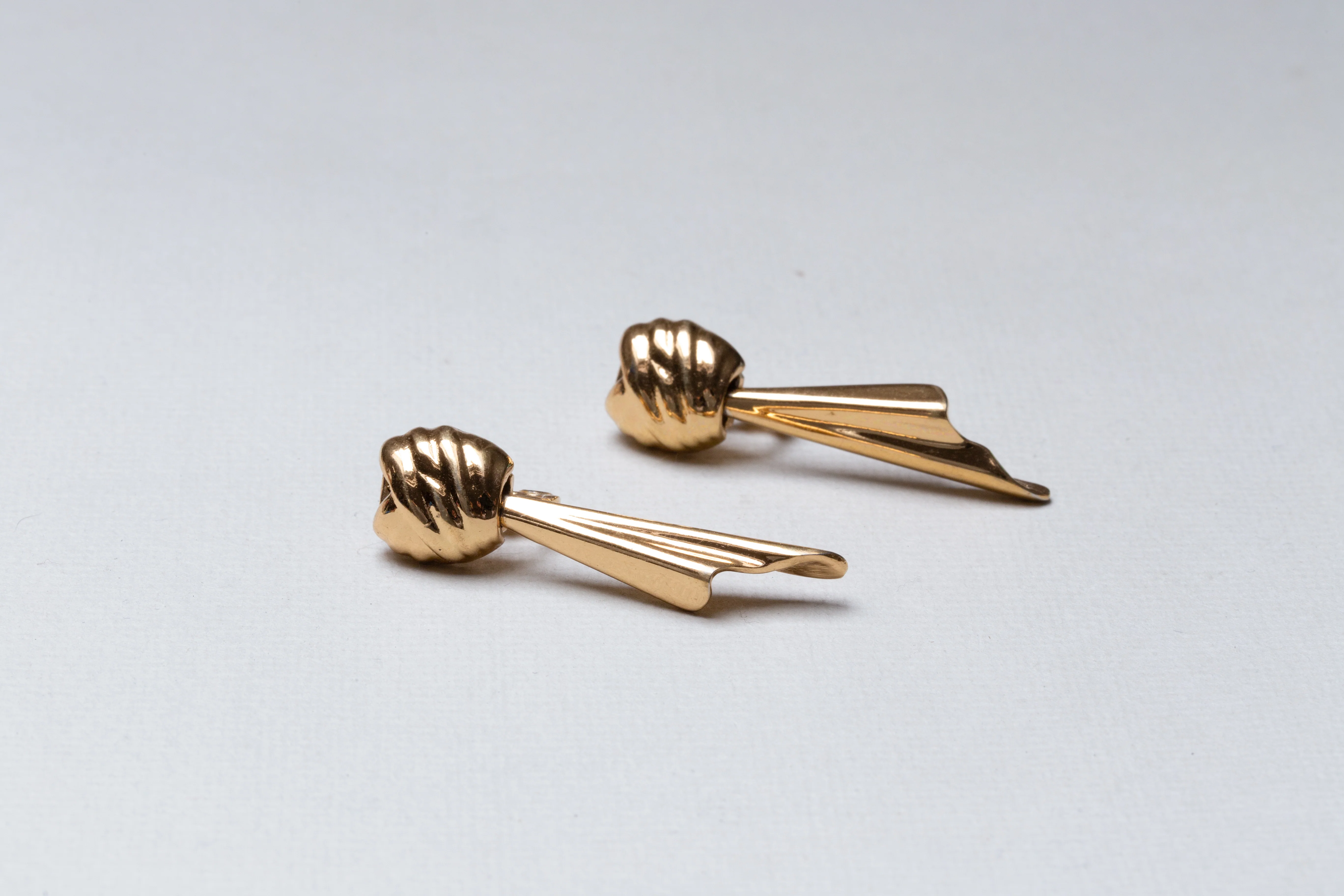 Vintage Gold Dangling Clip-on Earrings - Image 2