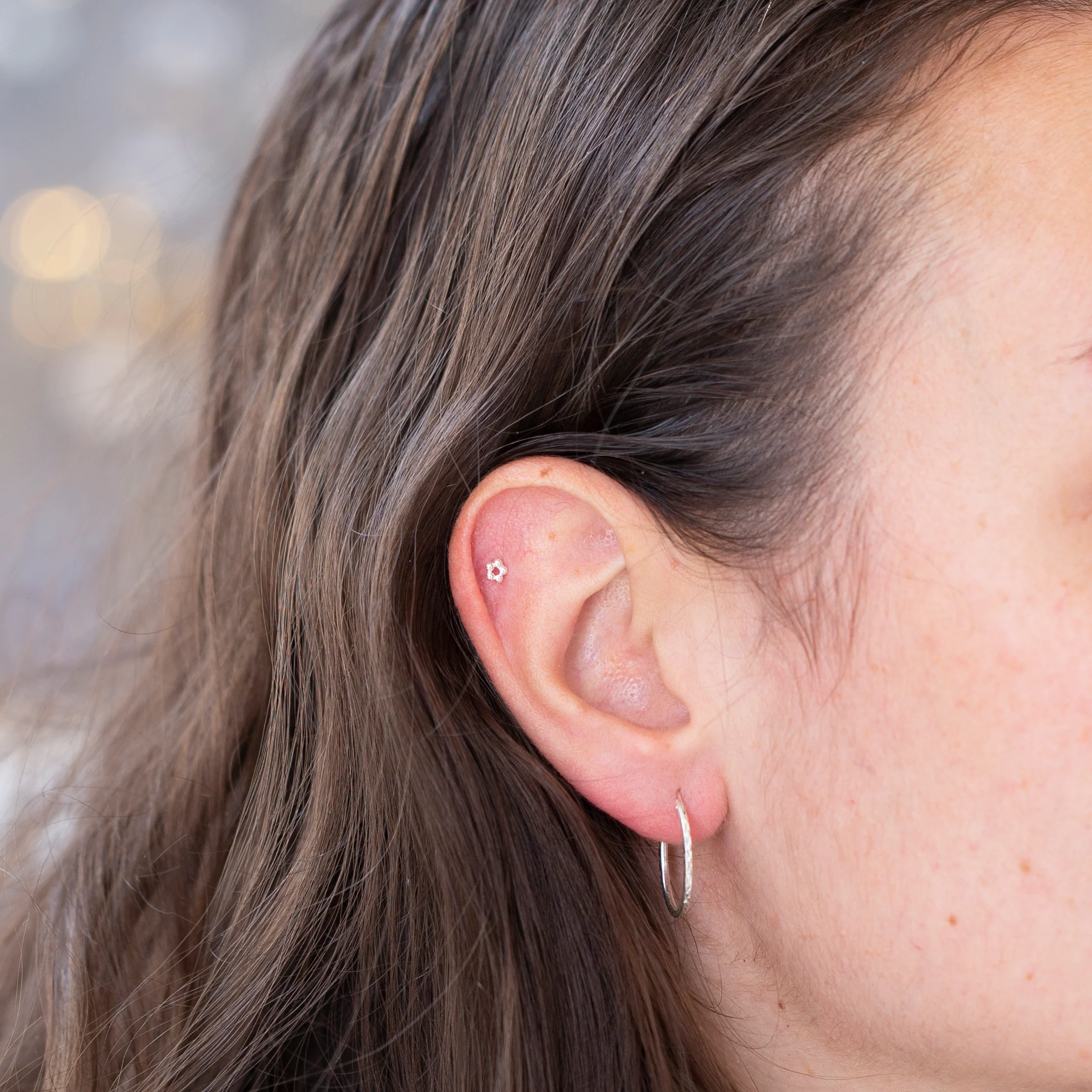 Gold-plated and Silver Bead Flower Stud Cartilage Earring - Image 3