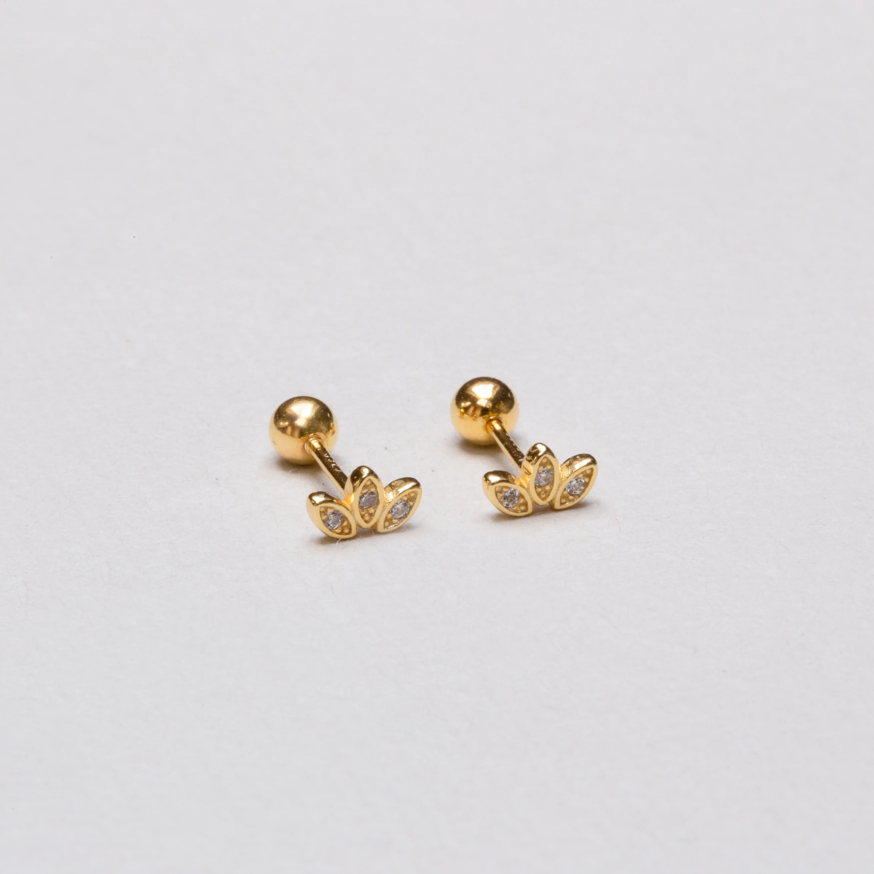 Gold-plated and Silver Petal Stud Cartilage Earring - Image 3