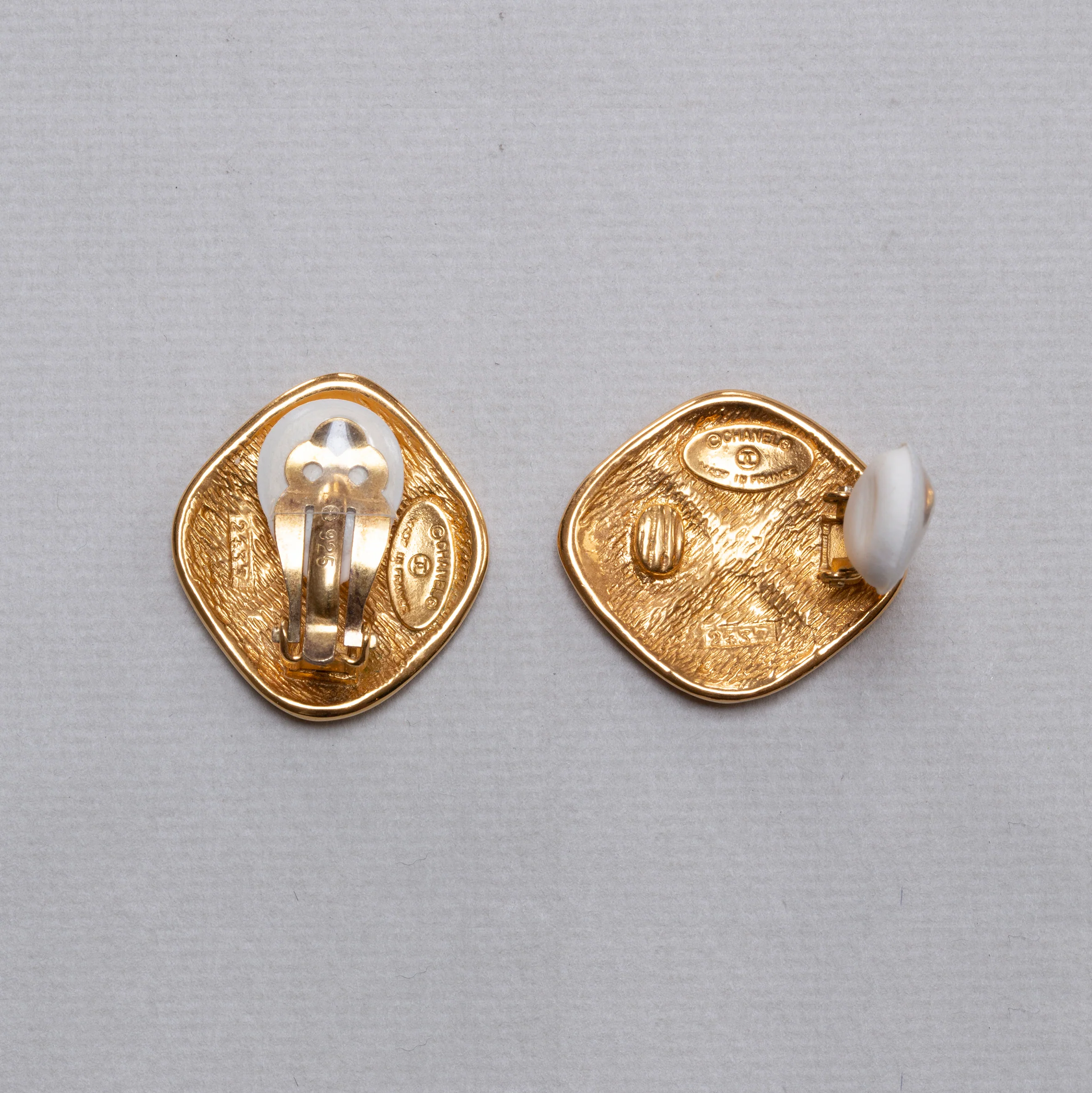 Vintage Gold Rhombus Clip-on Earrings - Image 3