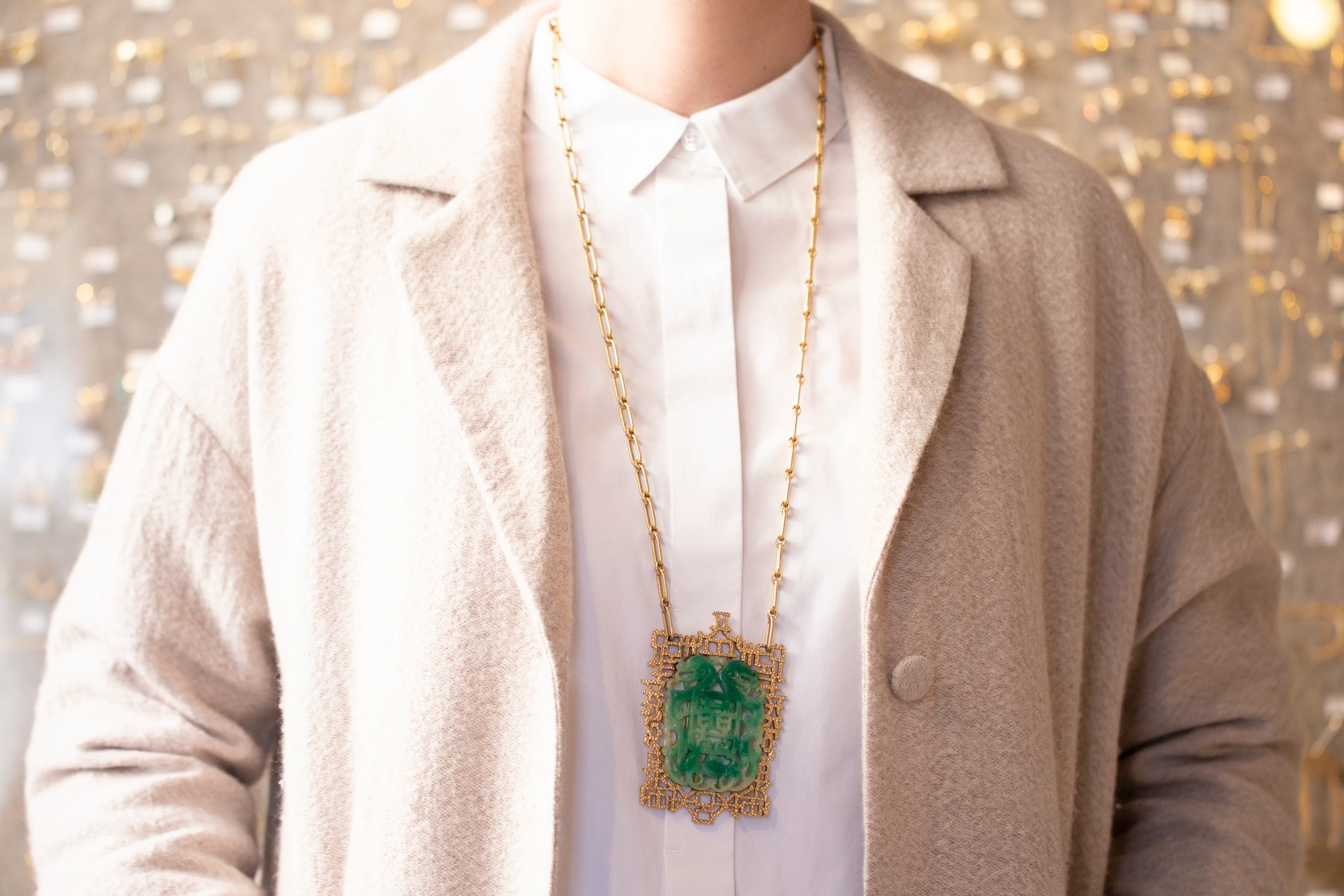 Jade and Gold Costume Pendant Necklace - Image 4