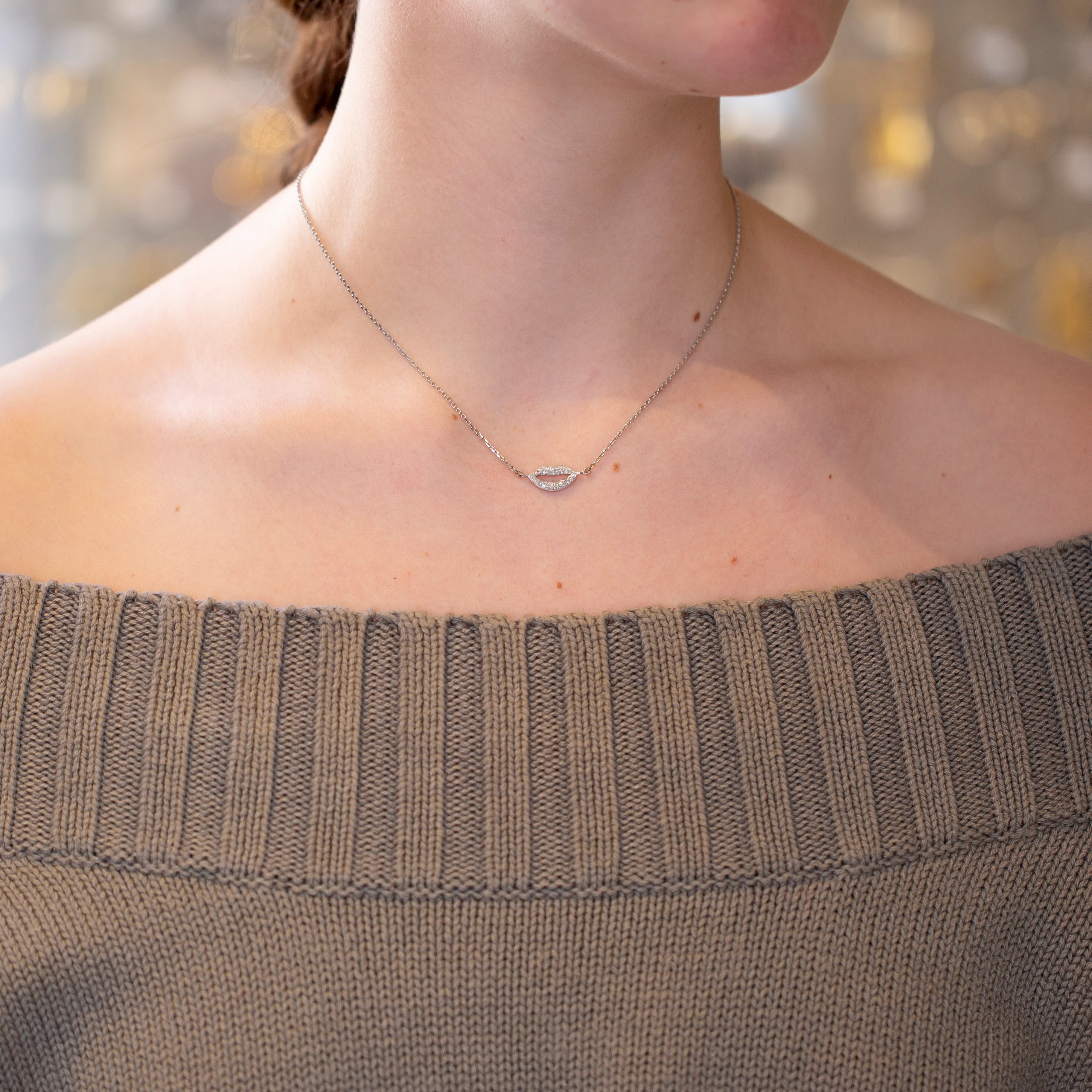 Pavé Diamond Lips Pendant Necklace - Image 3