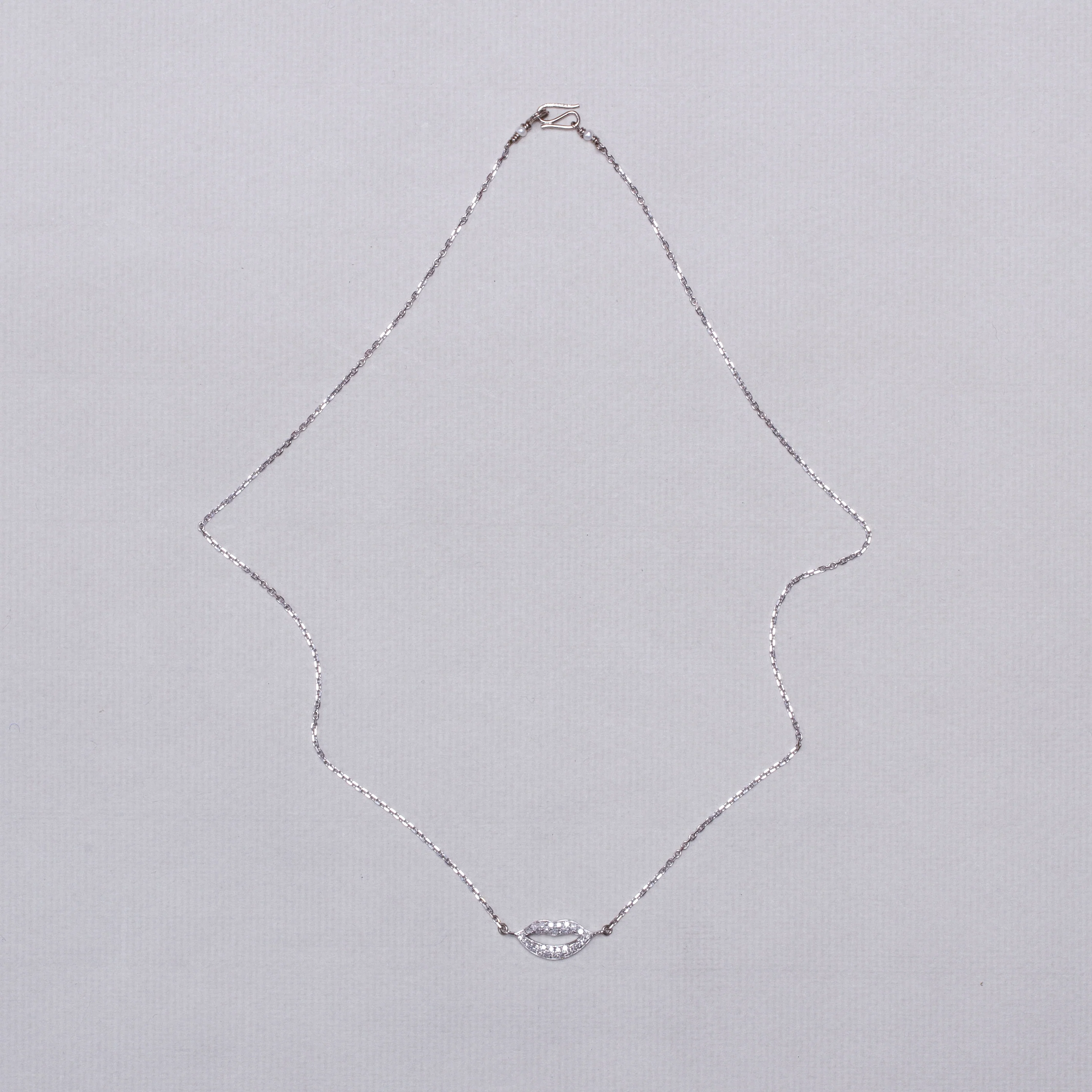 Pavé Diamond Lips Pendant Necklace - Image 4