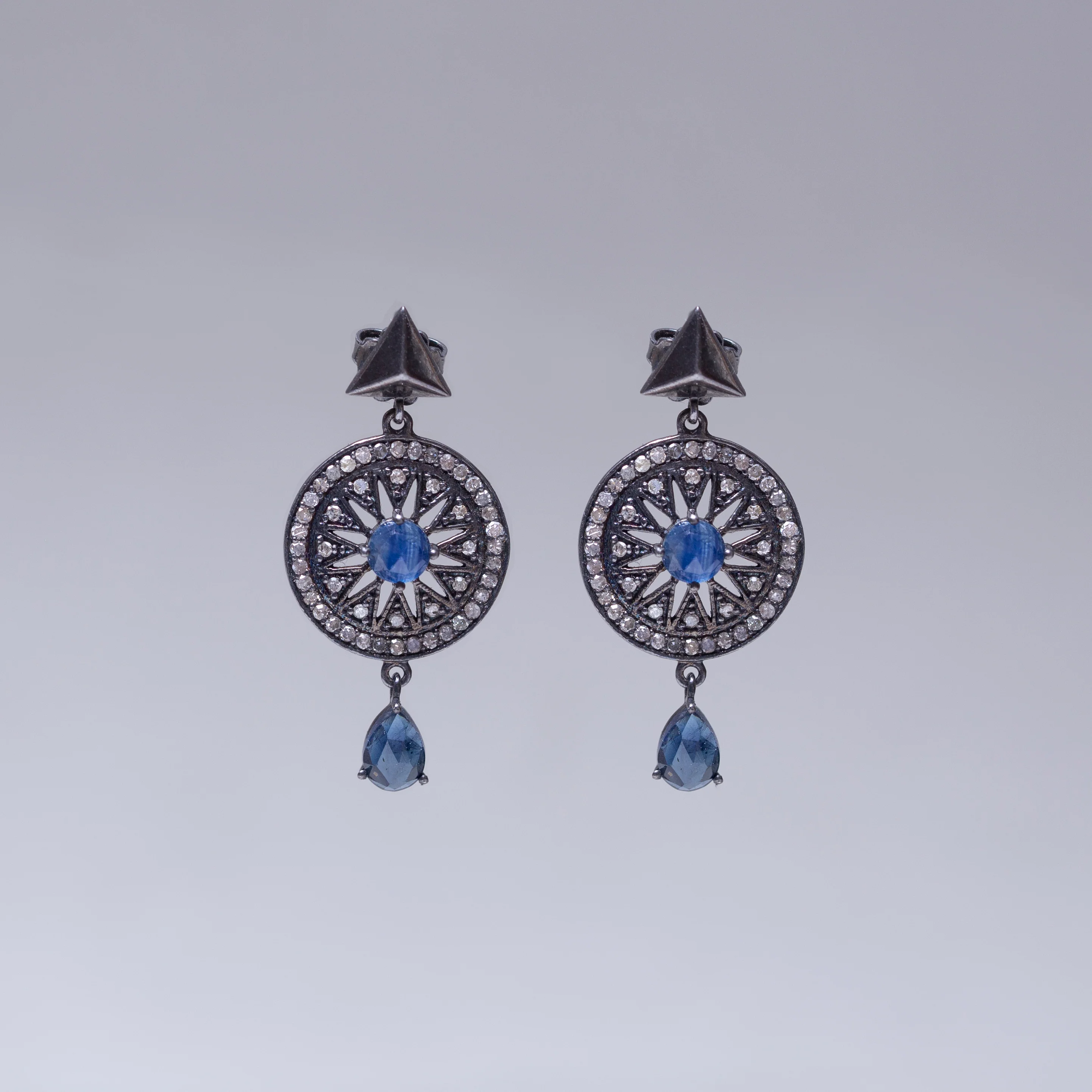 Oxdised Diamonds Stud Earring