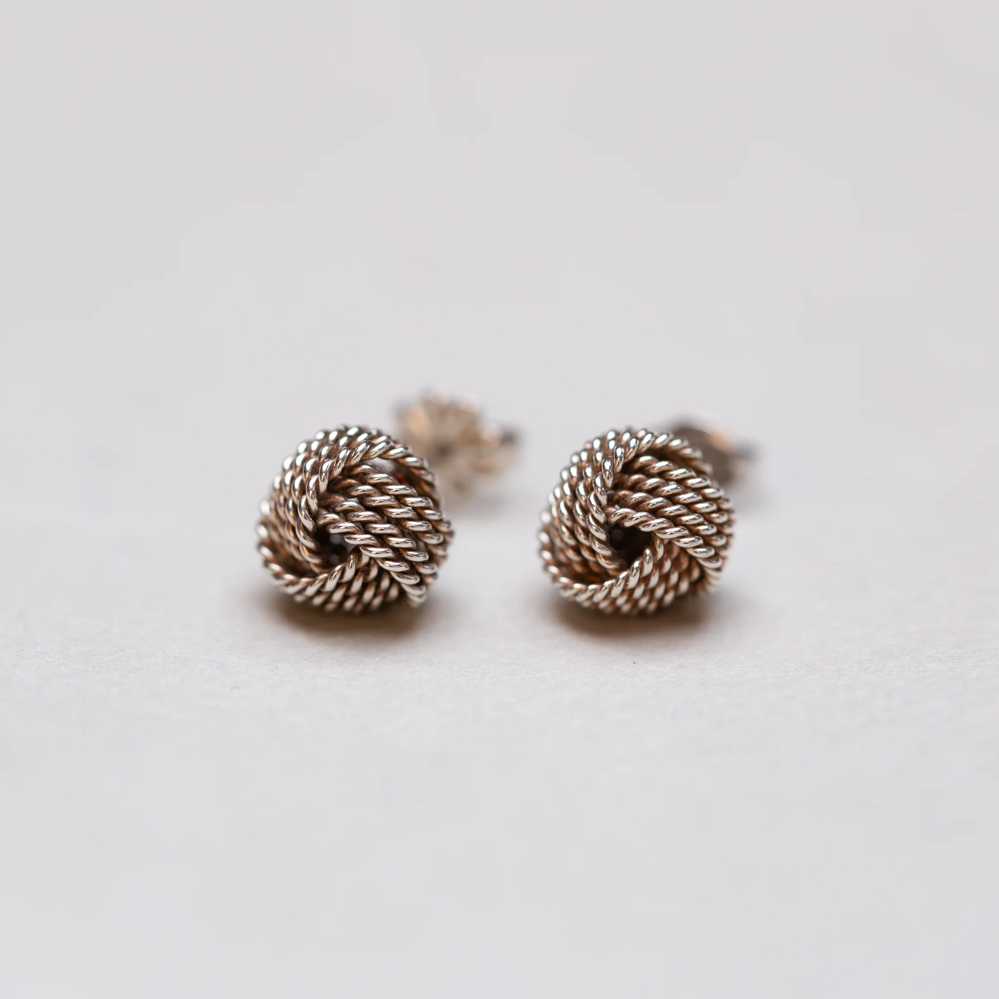 Vintage Tiffany Stering Silver Somerset Mesh Knot Stud Earrings and Ring - Image 4