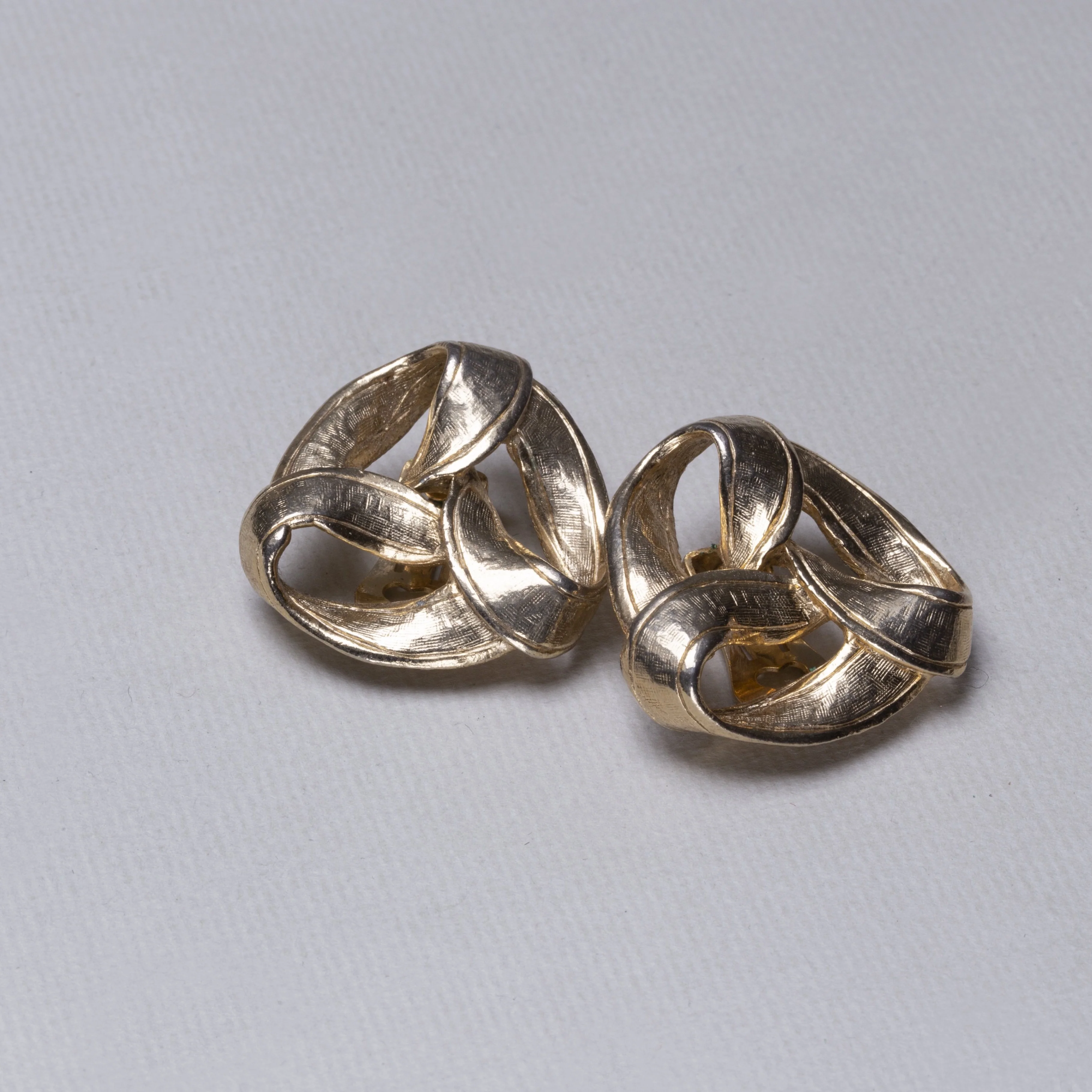 Textured Gold Chain Necklace and Earrings - Image 2