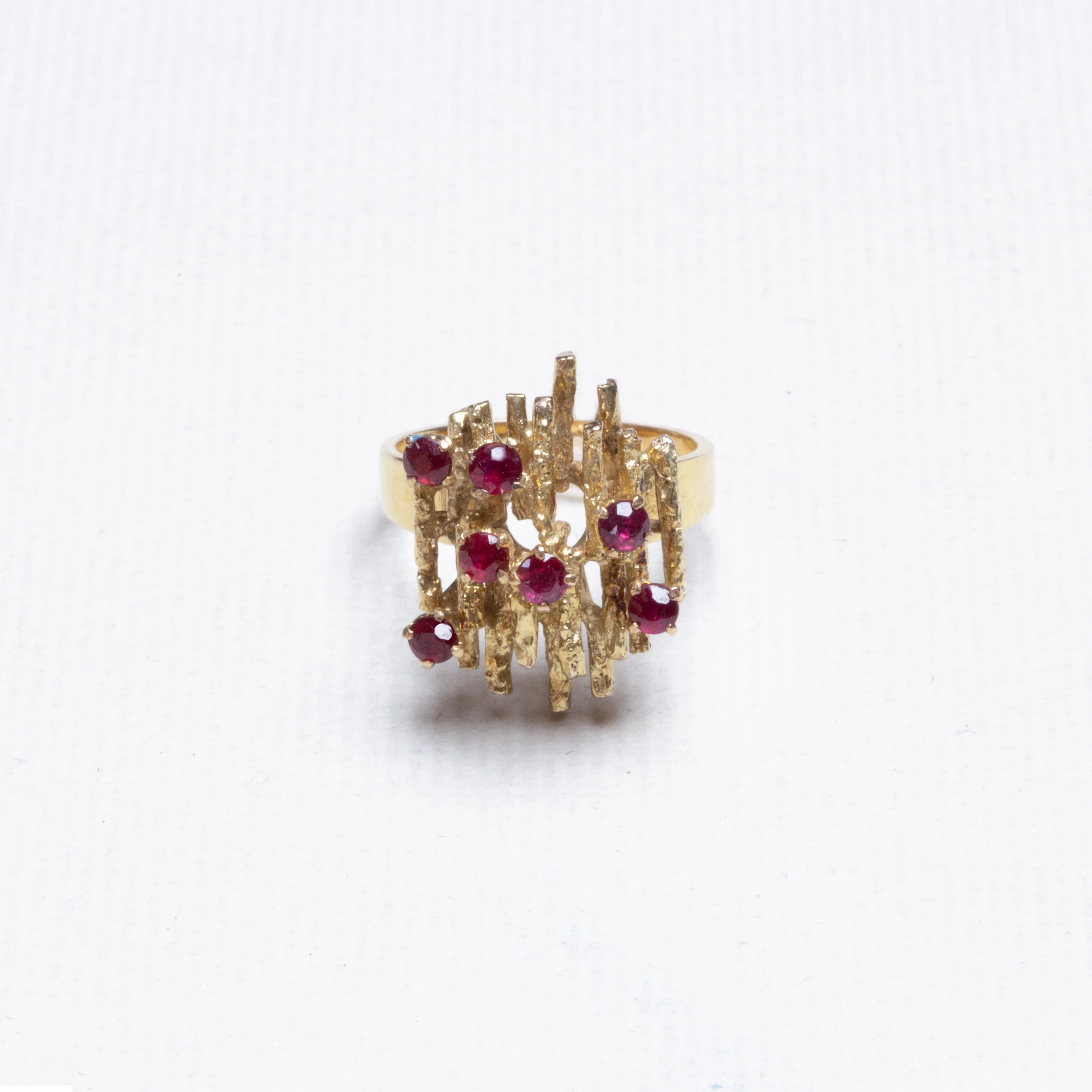 Vintage 14ct Gold Ring with Garnet - Image 2