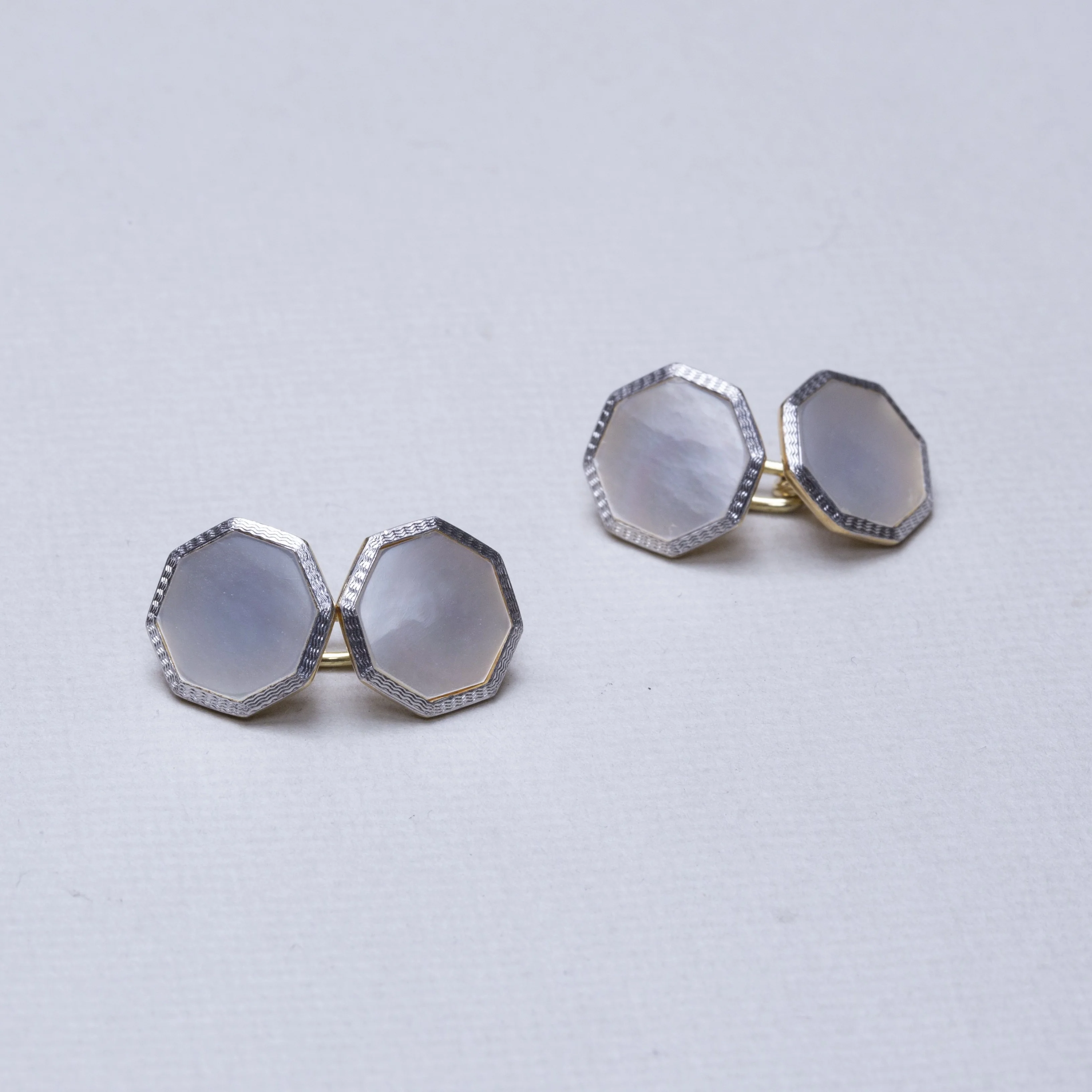 Vintage Platinum and 18ct Gold Cufflinks with Mother of Pearl - Image 3