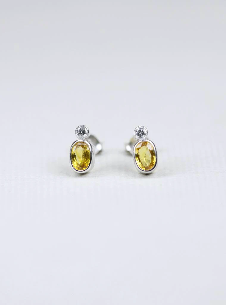 Vintage White Gold Earrings with Diamond and Yellow Sapphire