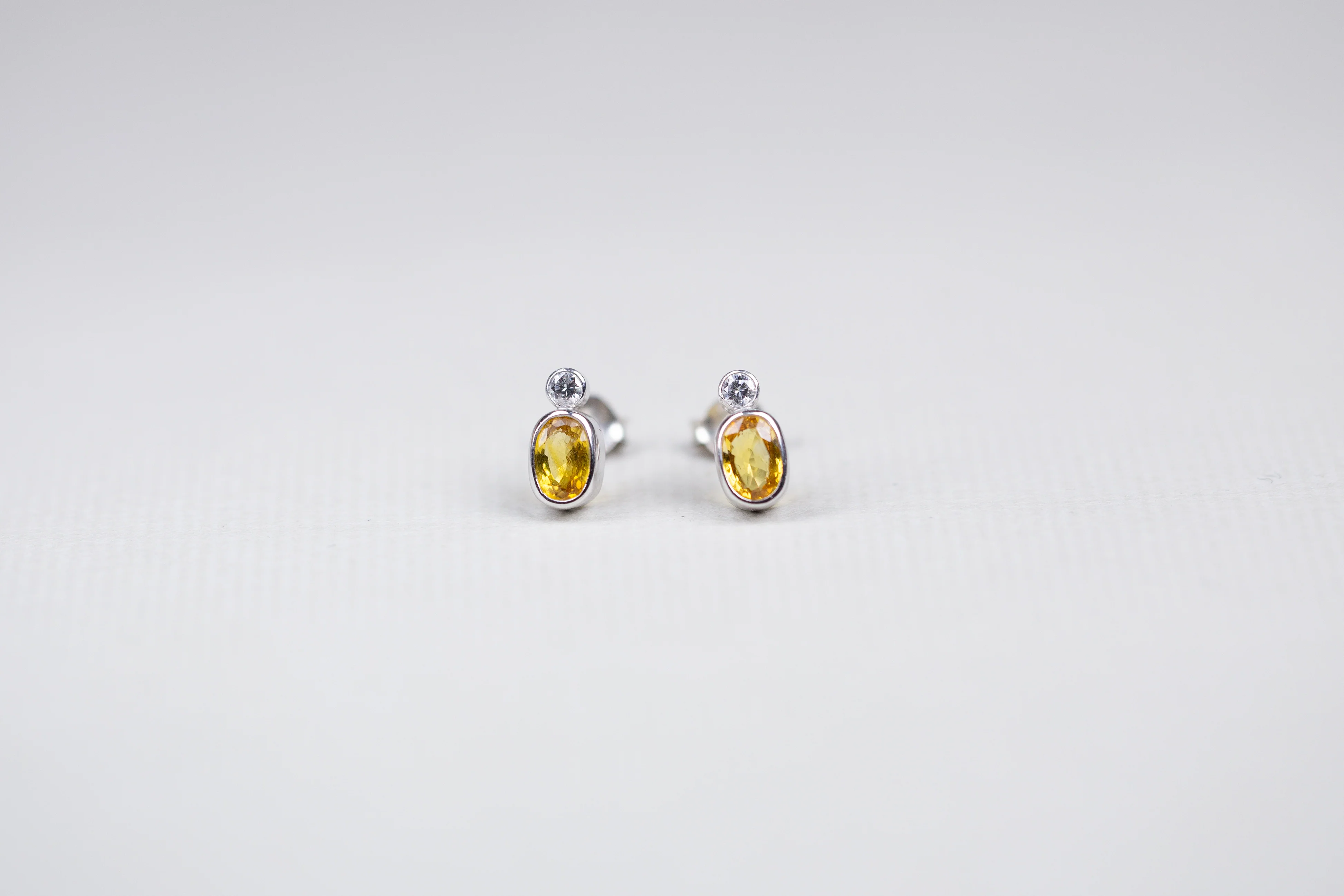 Vintage White Gold Earrings with Diamond and Yellow Sapphire - Image 2