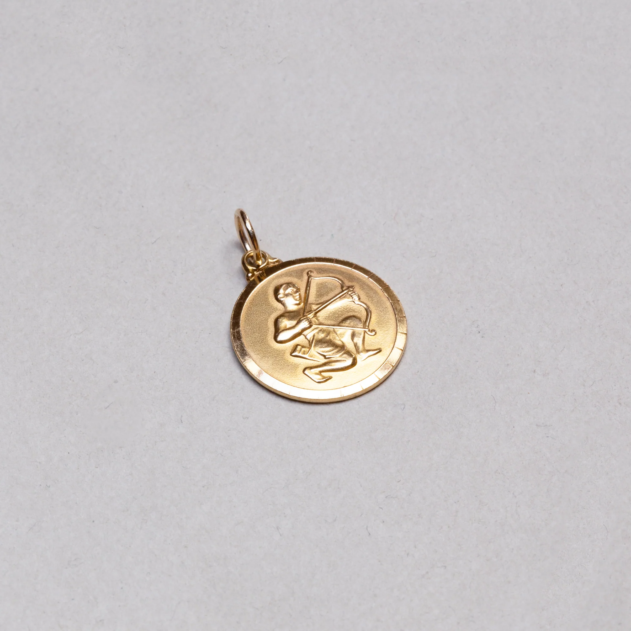Vintage 9ct Gold Aquarius Pendant Charm - Image 3