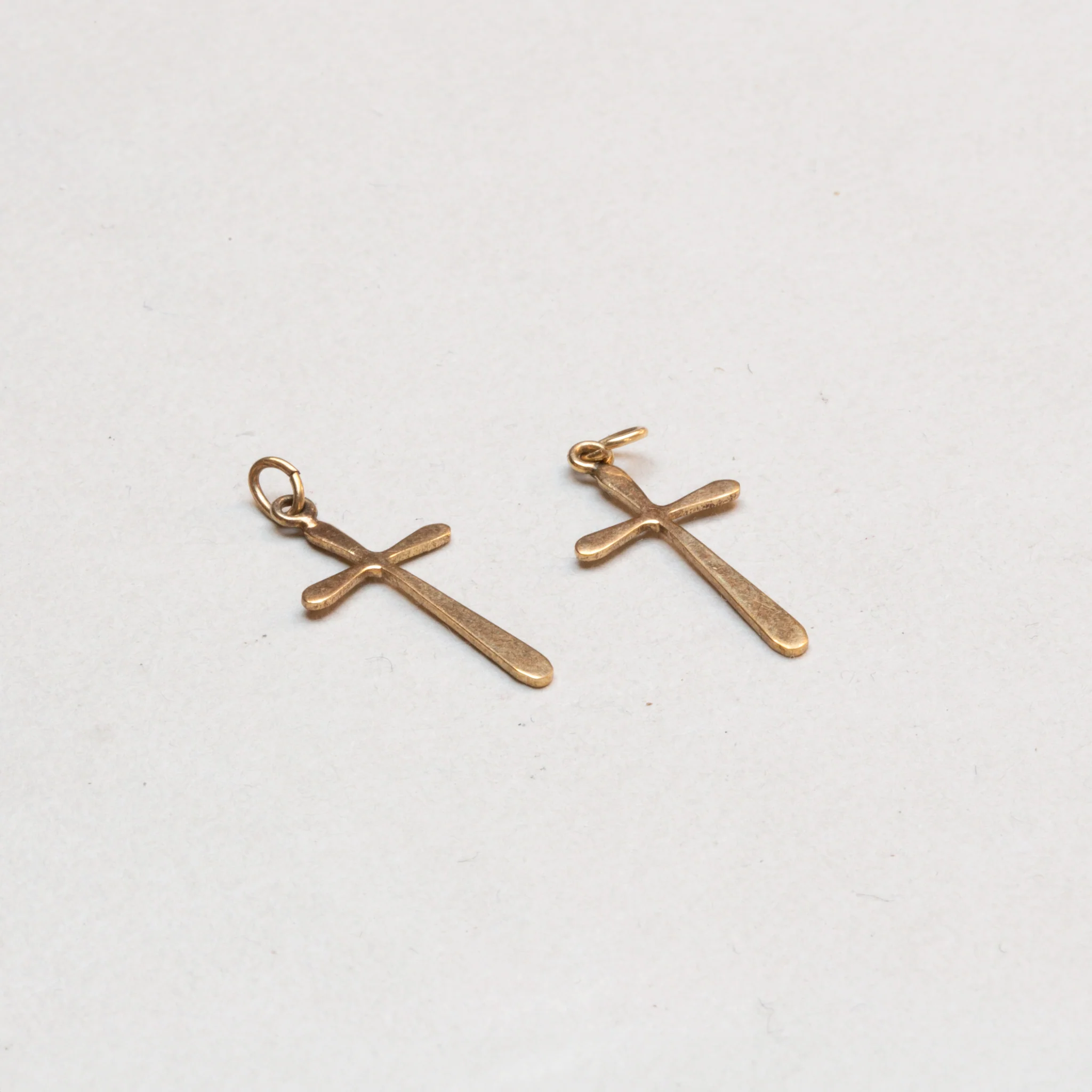 Vintage 9ct Gold Cross Pendant Charm - Image 2