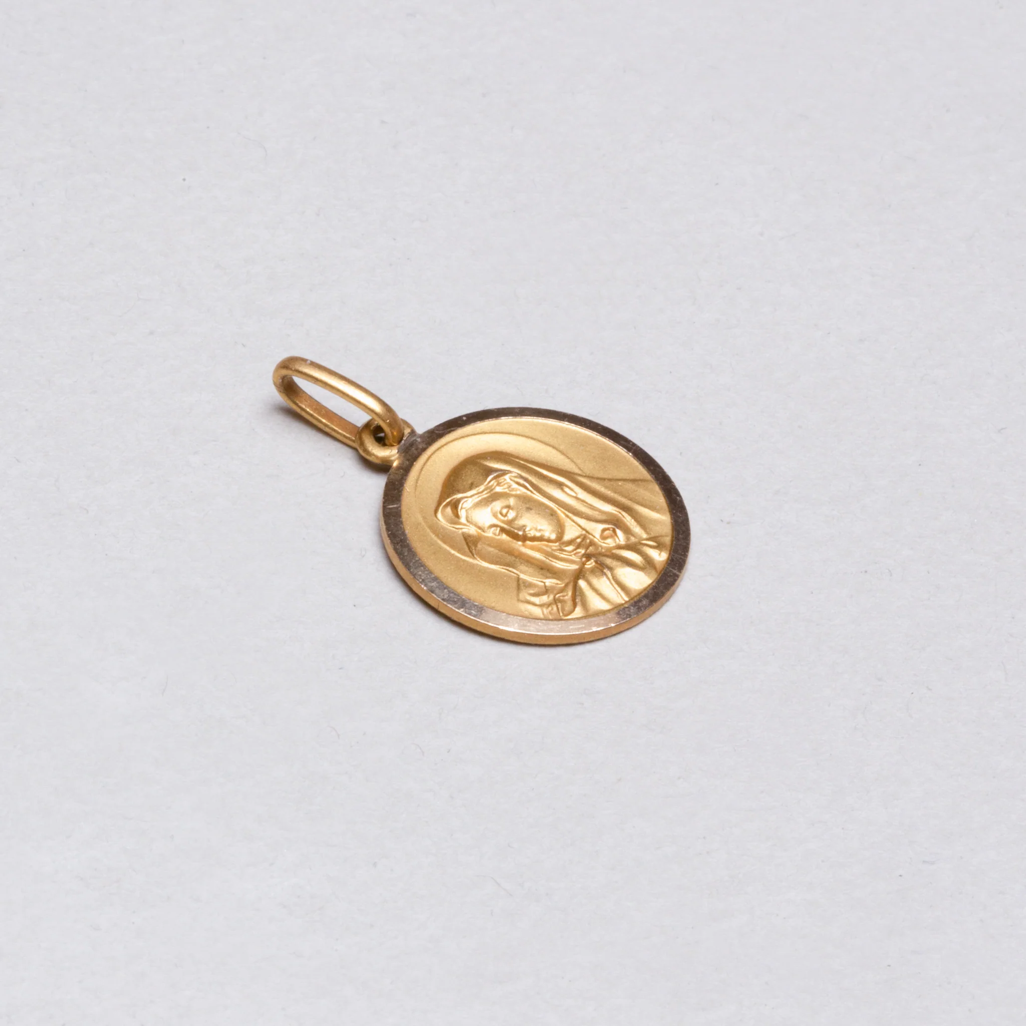 Vintage 9ct Gold Madonna Pendant (Small) - Image 2