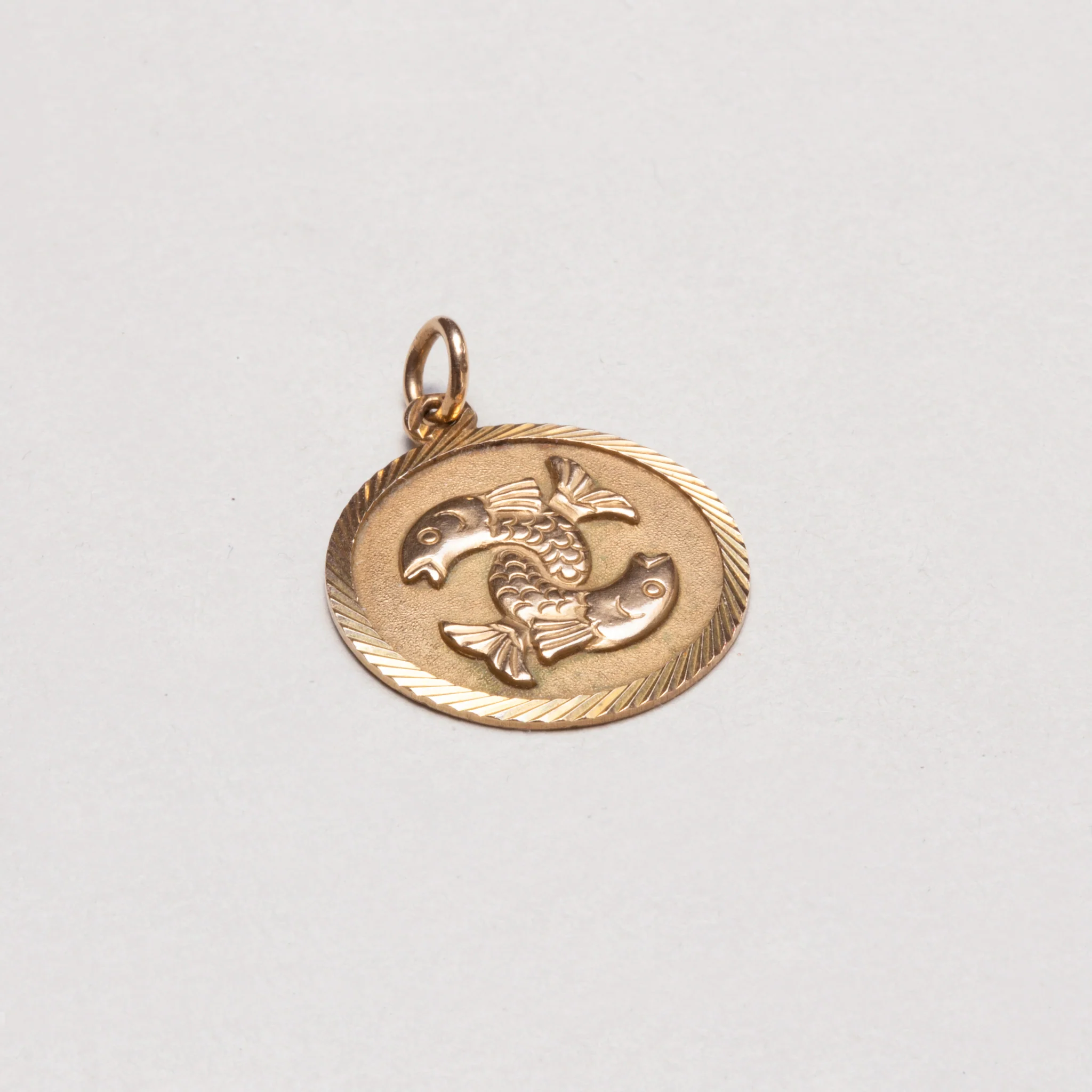 Vintage 9ct Gold Pisces Charm Pendant - Image 2