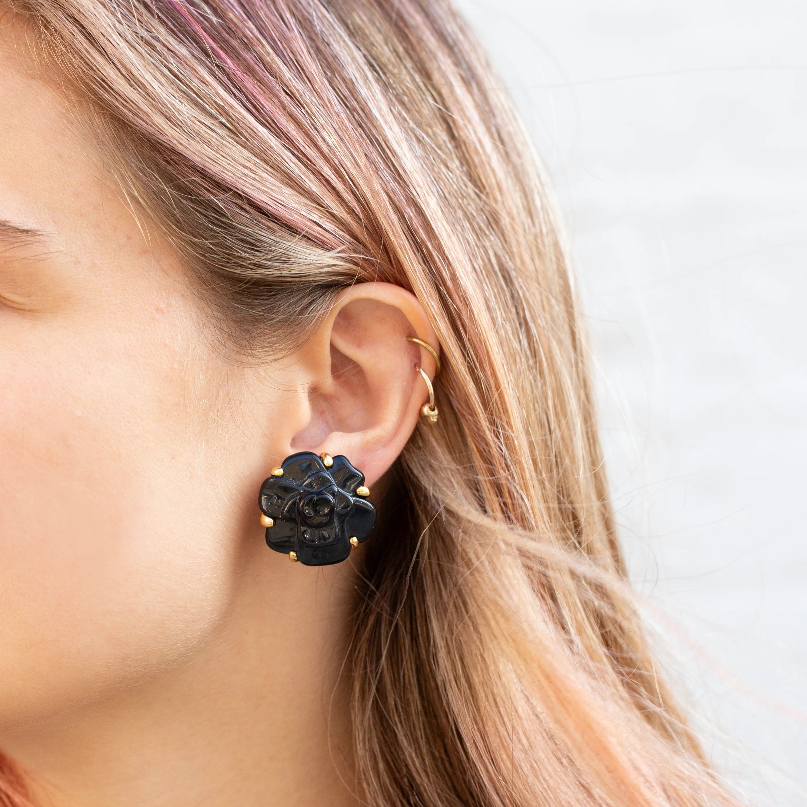 Vintage Chanel 18ct Gold and Black Onyx Camelia Clip-on Earrings - Image 2