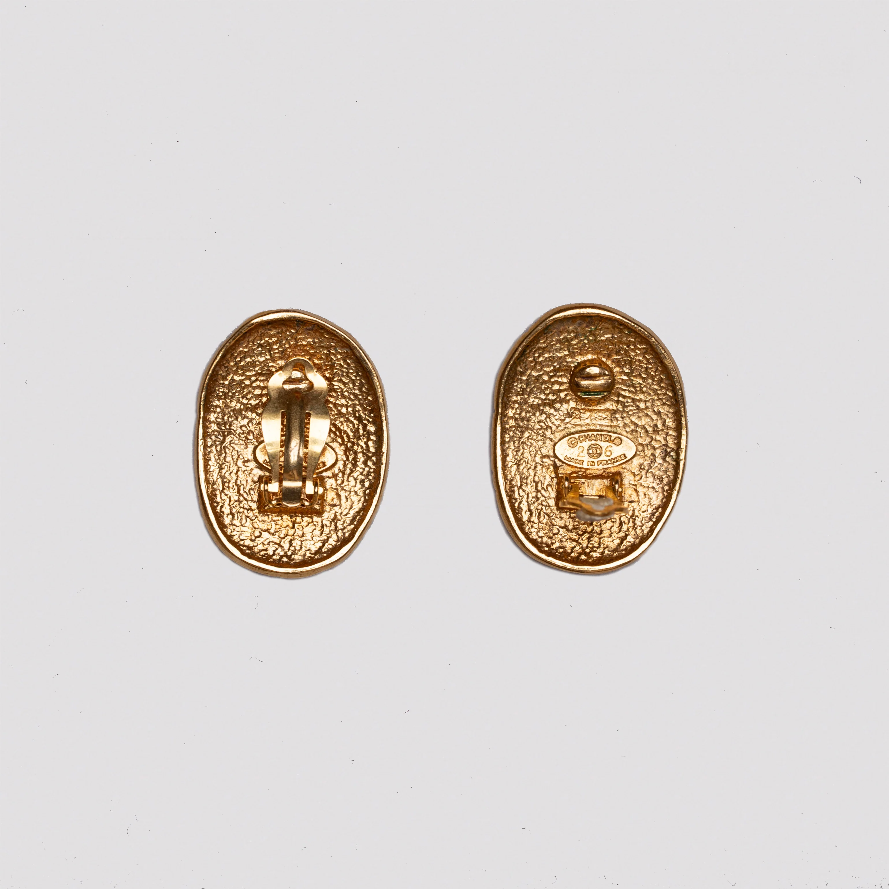 Vintage Chanel Gold Clip-on Earrings - Image 2