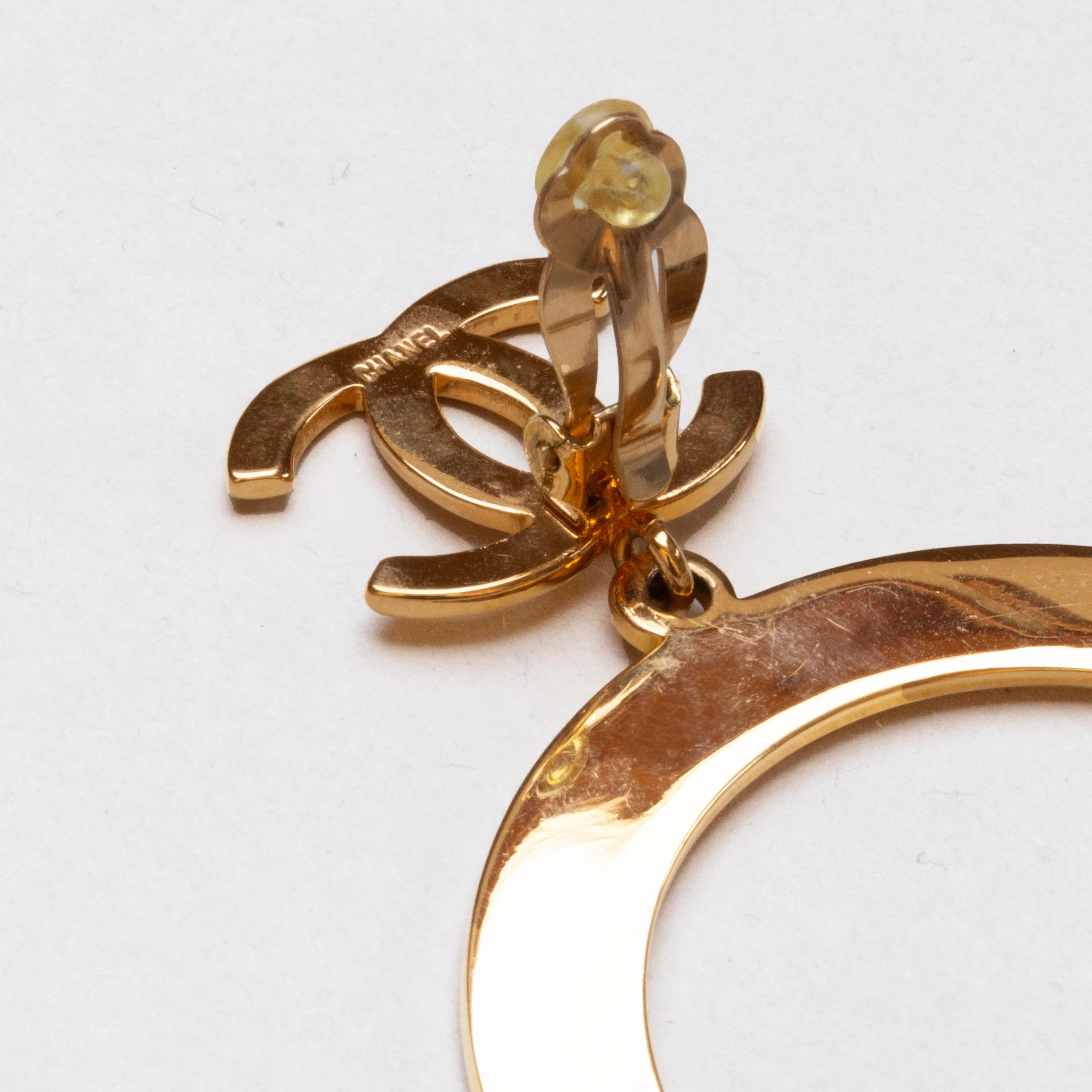 Vintage Chanel Gold Clip-on Earrings - Image 2