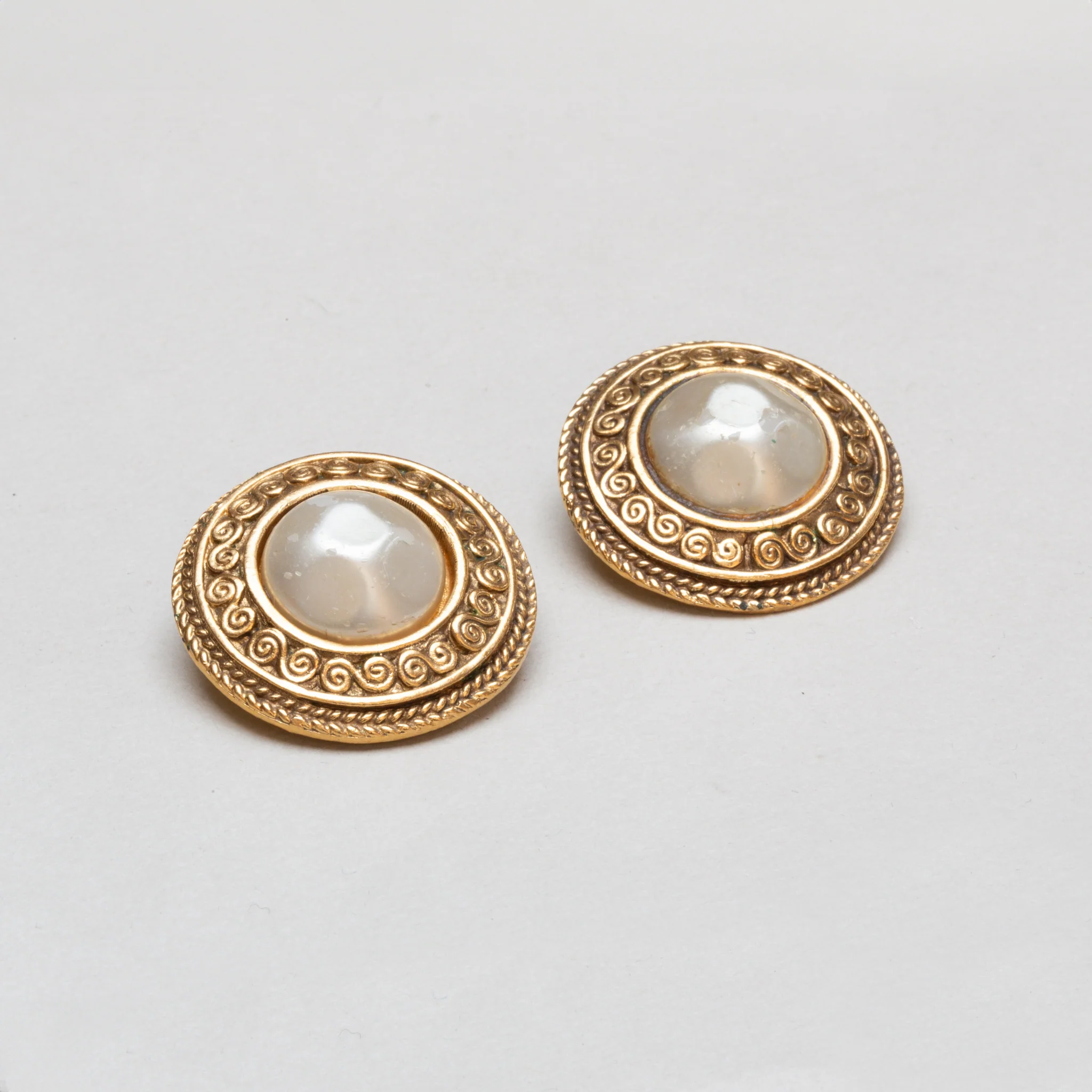 Vintage Chanel Gold Clip-on Earrings with Faux Pearl