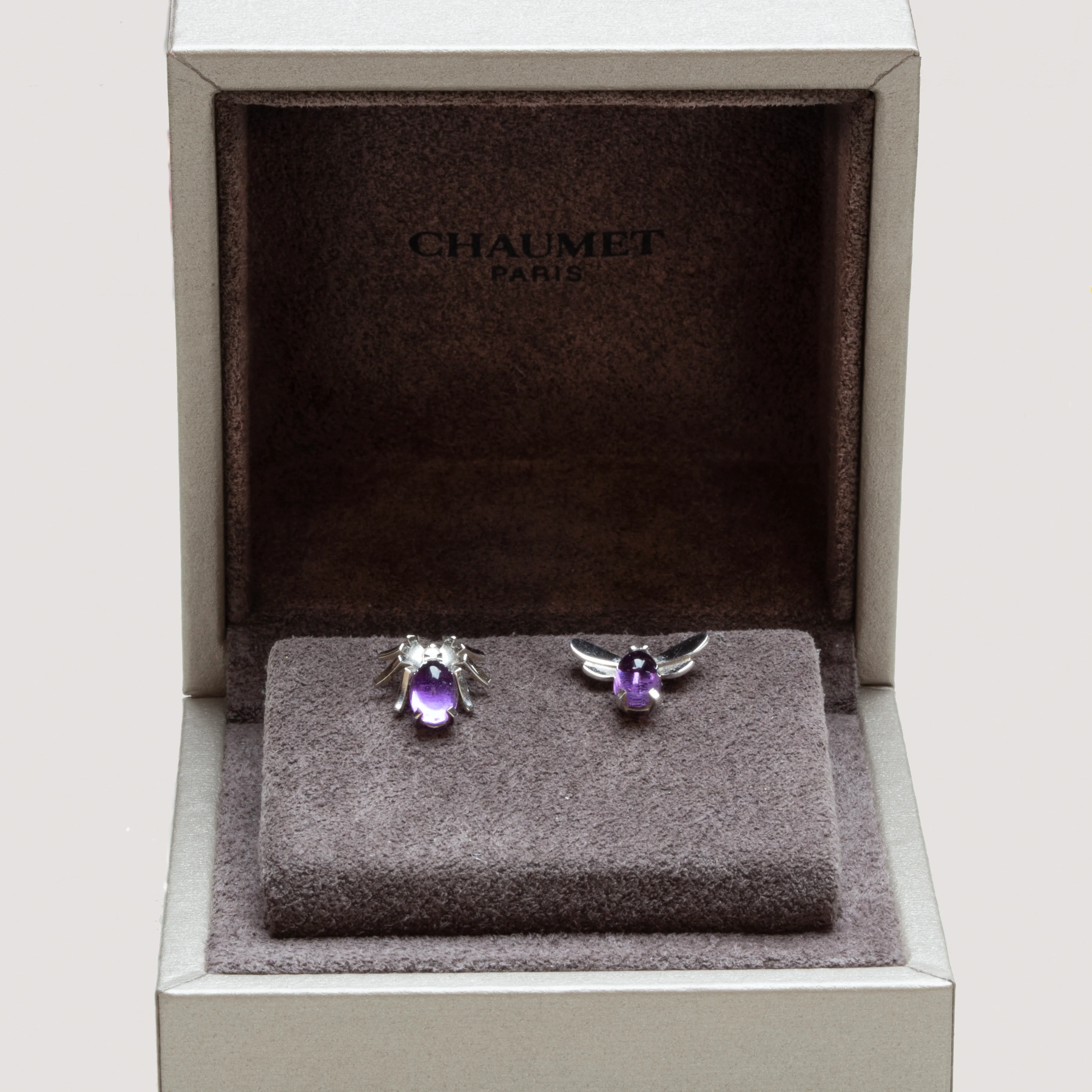 Vintage Chaumet White Gold Stud Earrings with Diamond and Amethyst - Image 5