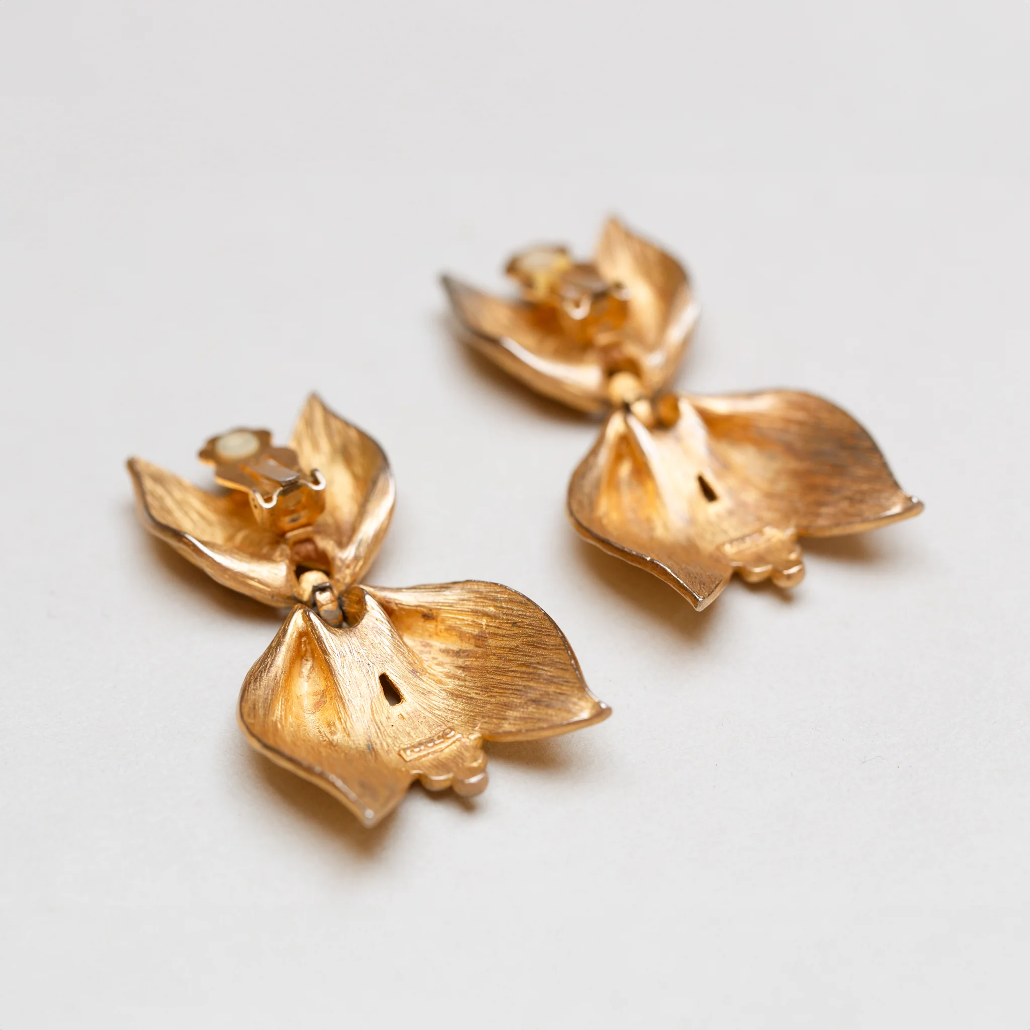 Vintage Gold-metal Floral Clip-on Earrings - Image 3