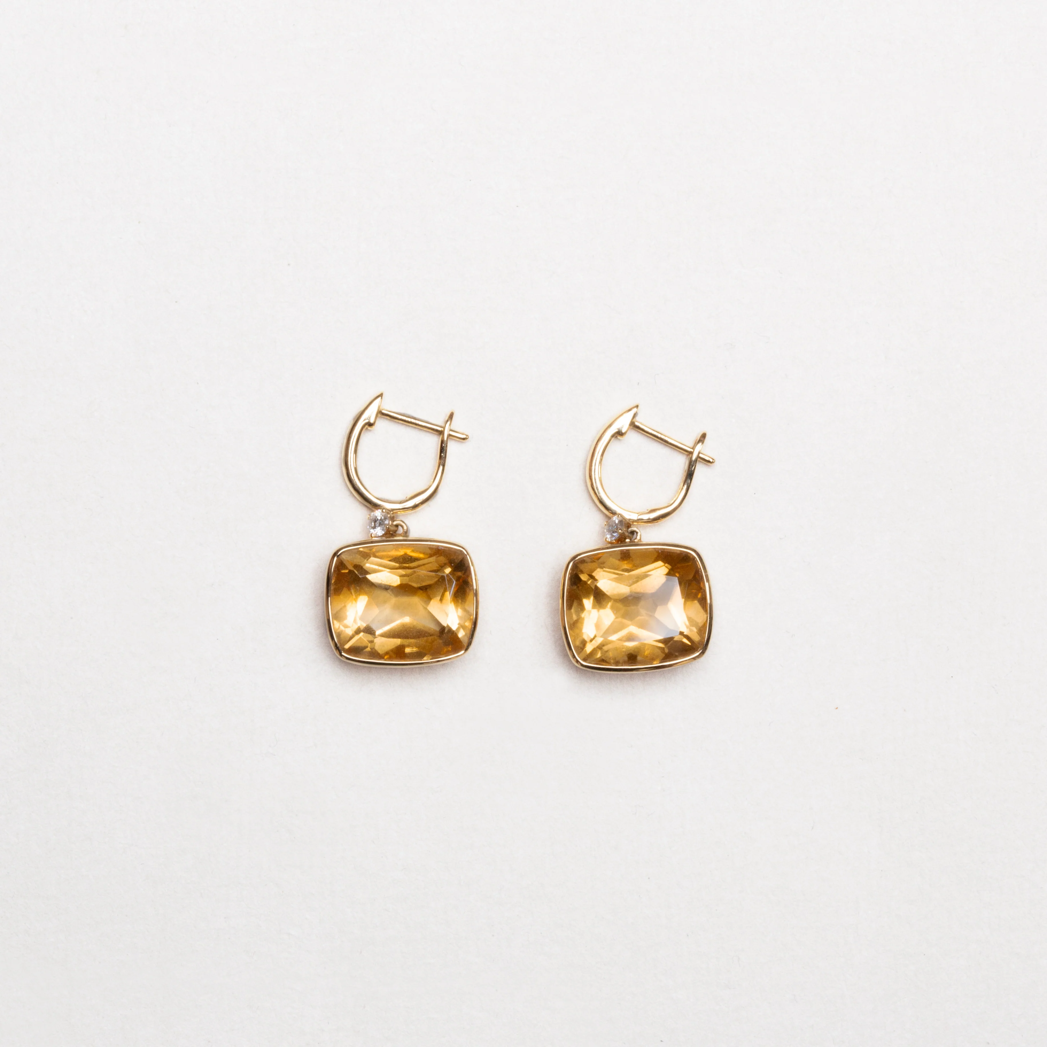 Vintage 18ct Gold Drop Earrings with Citrine and Diamond - Image 2