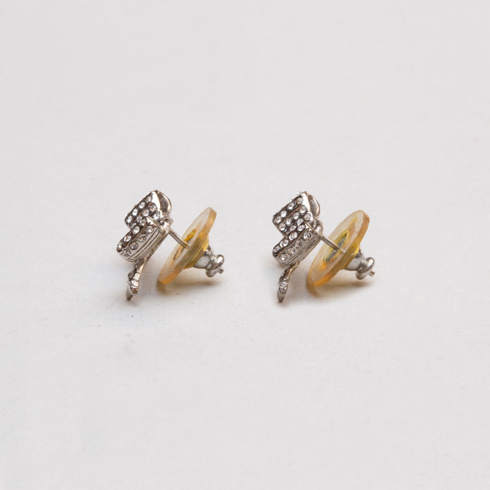 Vintage Ferragamo Bow Ribbon Stud Earrings - Image 4