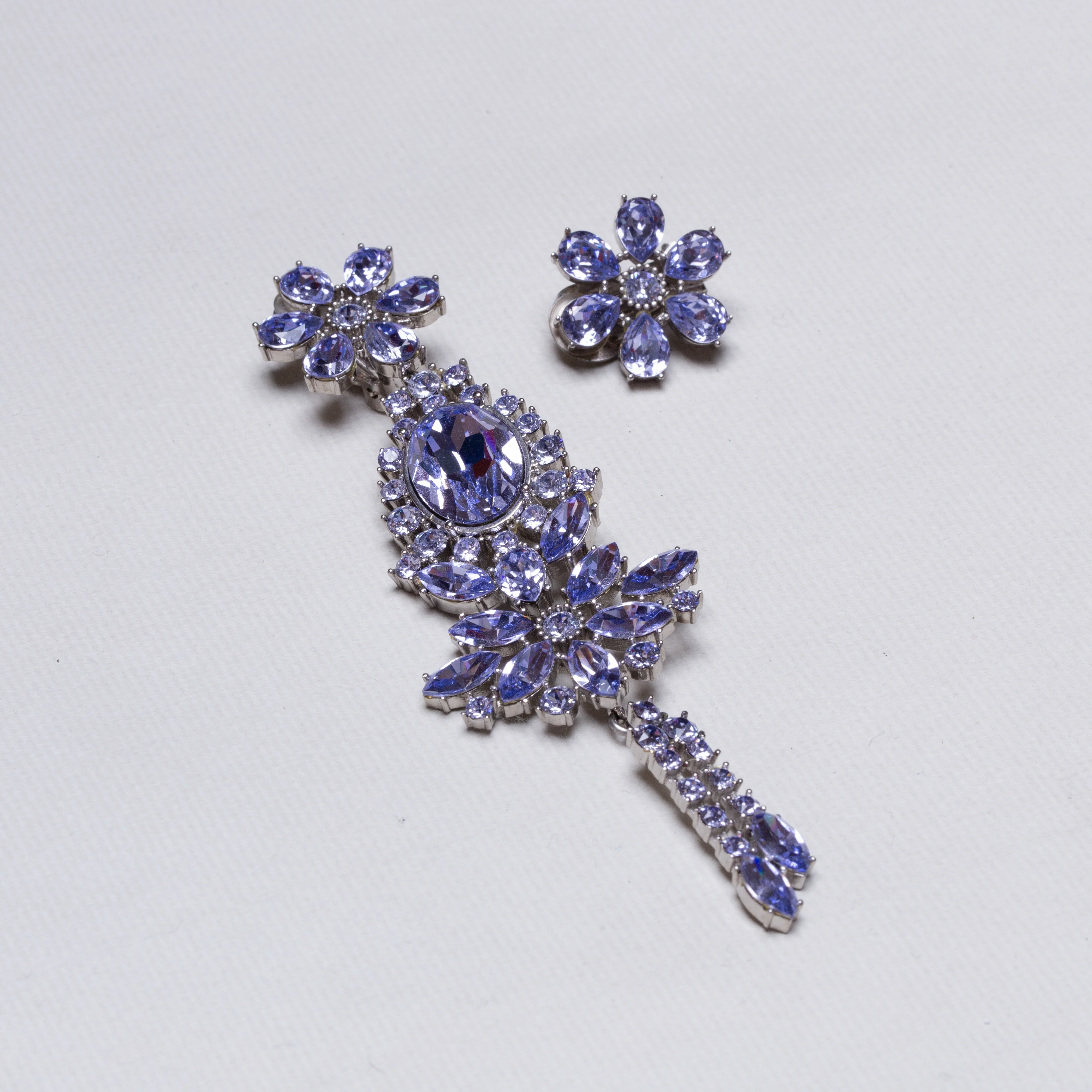 Vintage Flower Clip-on Earrings - Image 2