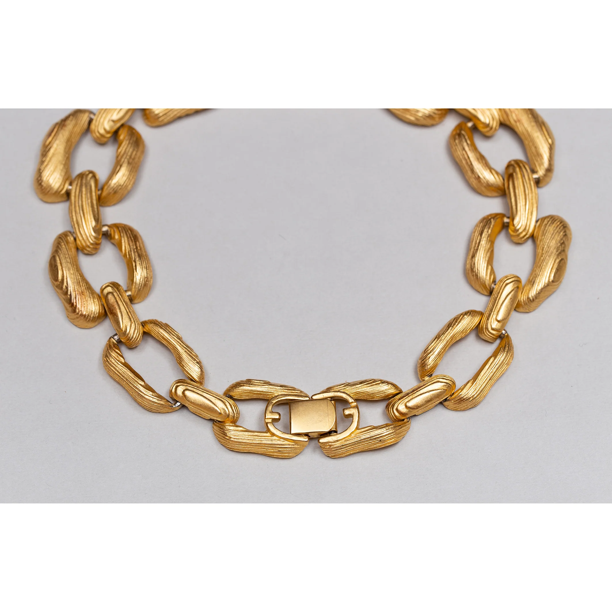 Vintage Givenchy Wood-effect Curblink Gold Chain Necklace - Image 3