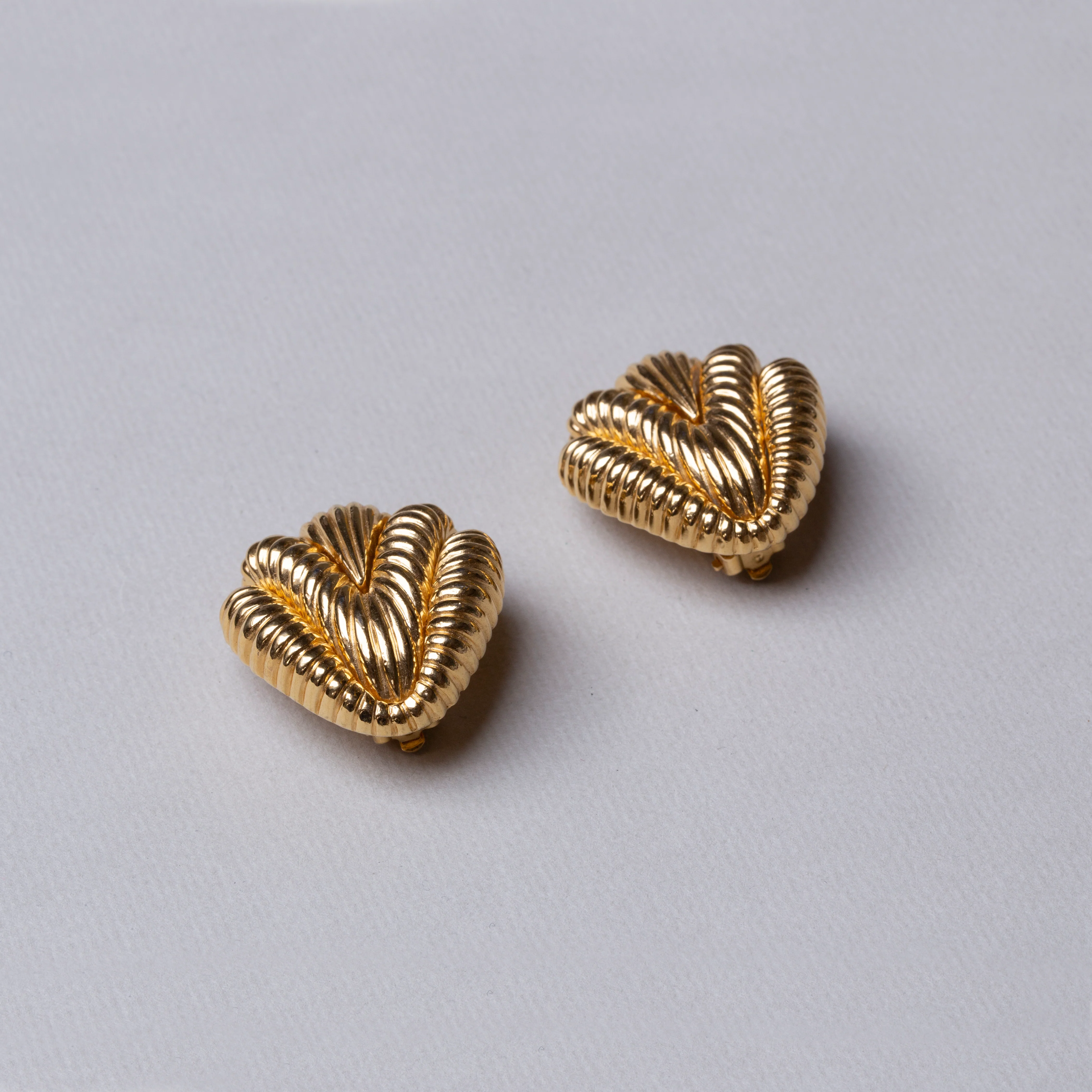 Vintage Textured Gold Clip-on Earrings - Image 3