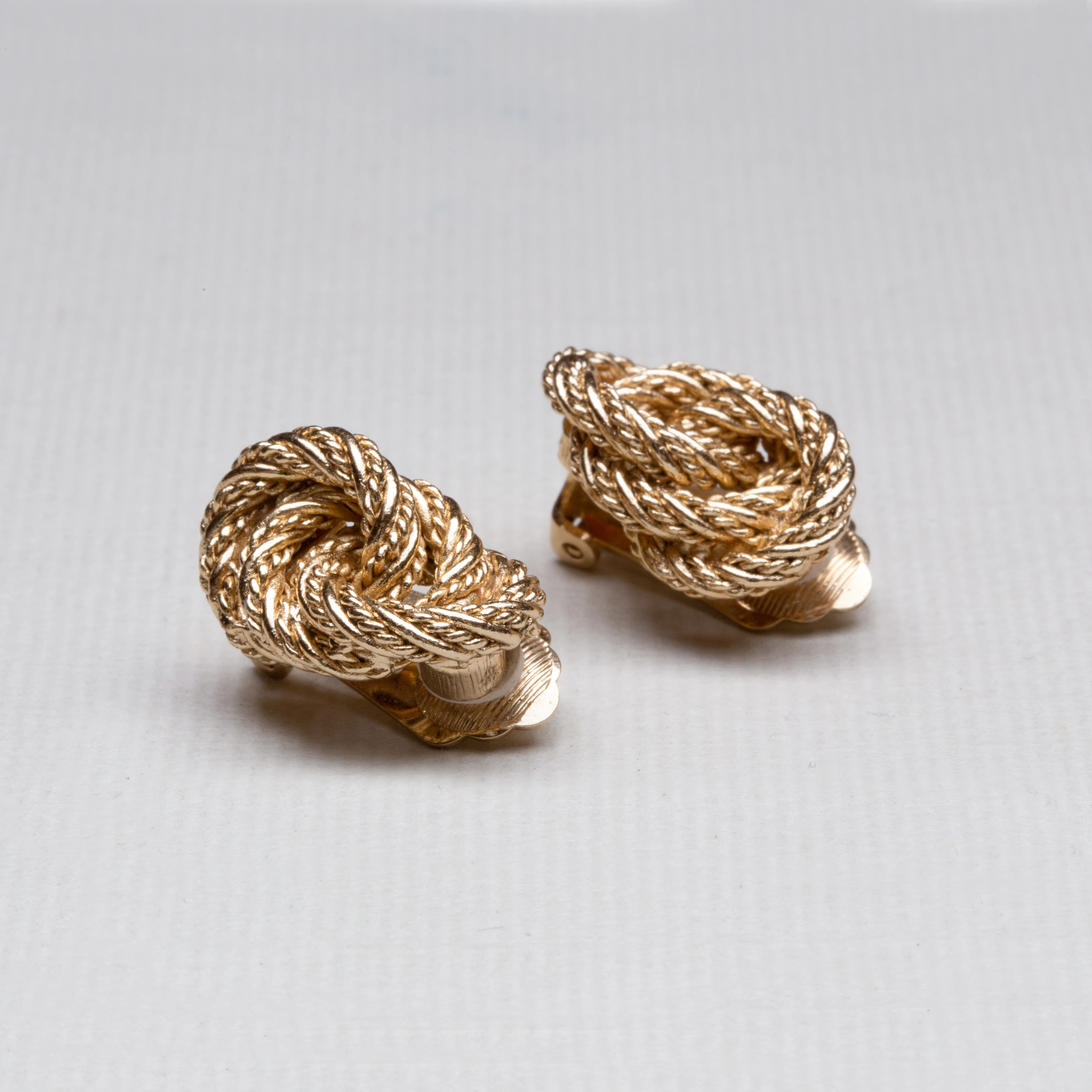 Vintage Gold Knot Clip-on Earrings - Image 2